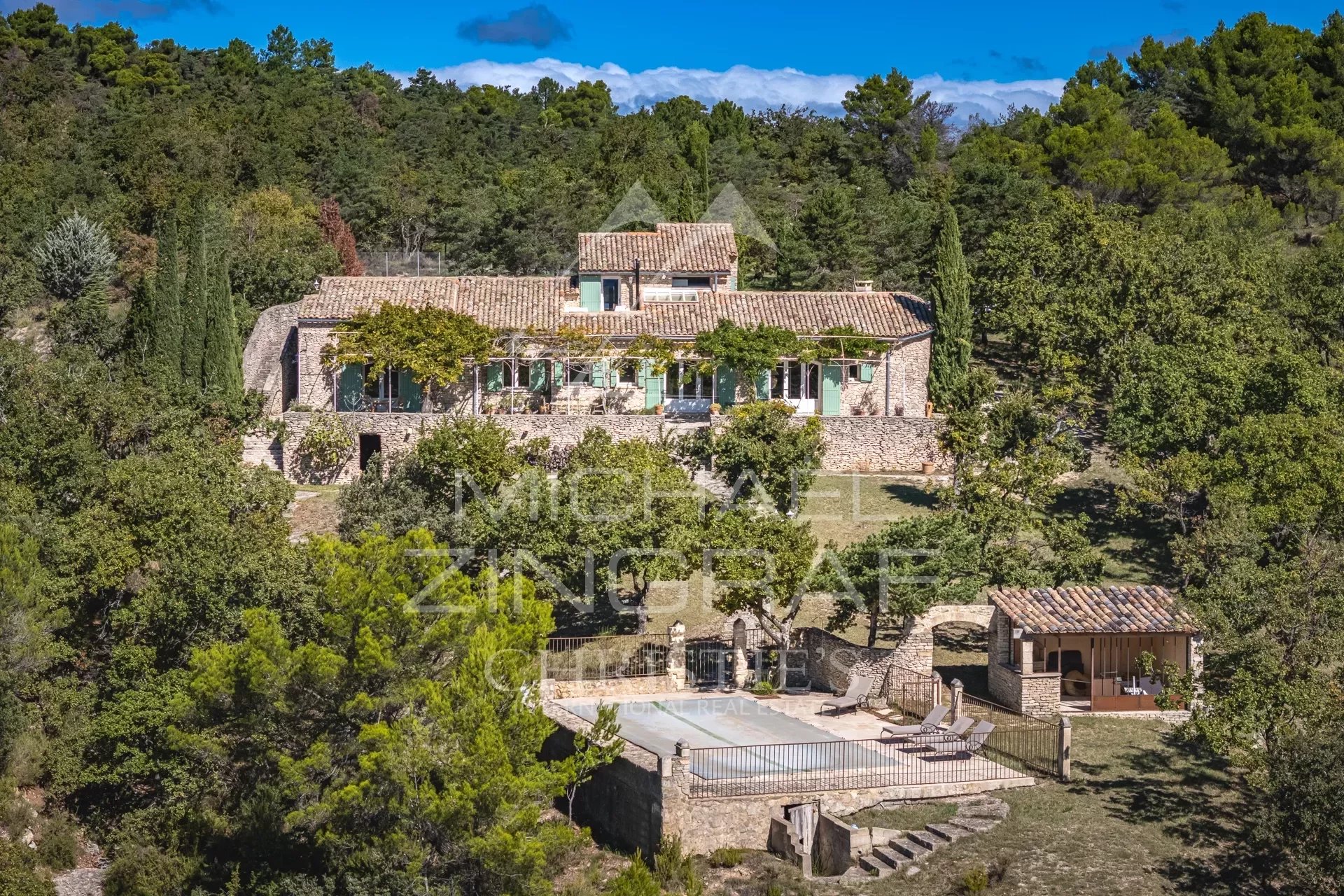 Superb property with  fantastic view of the Luberon