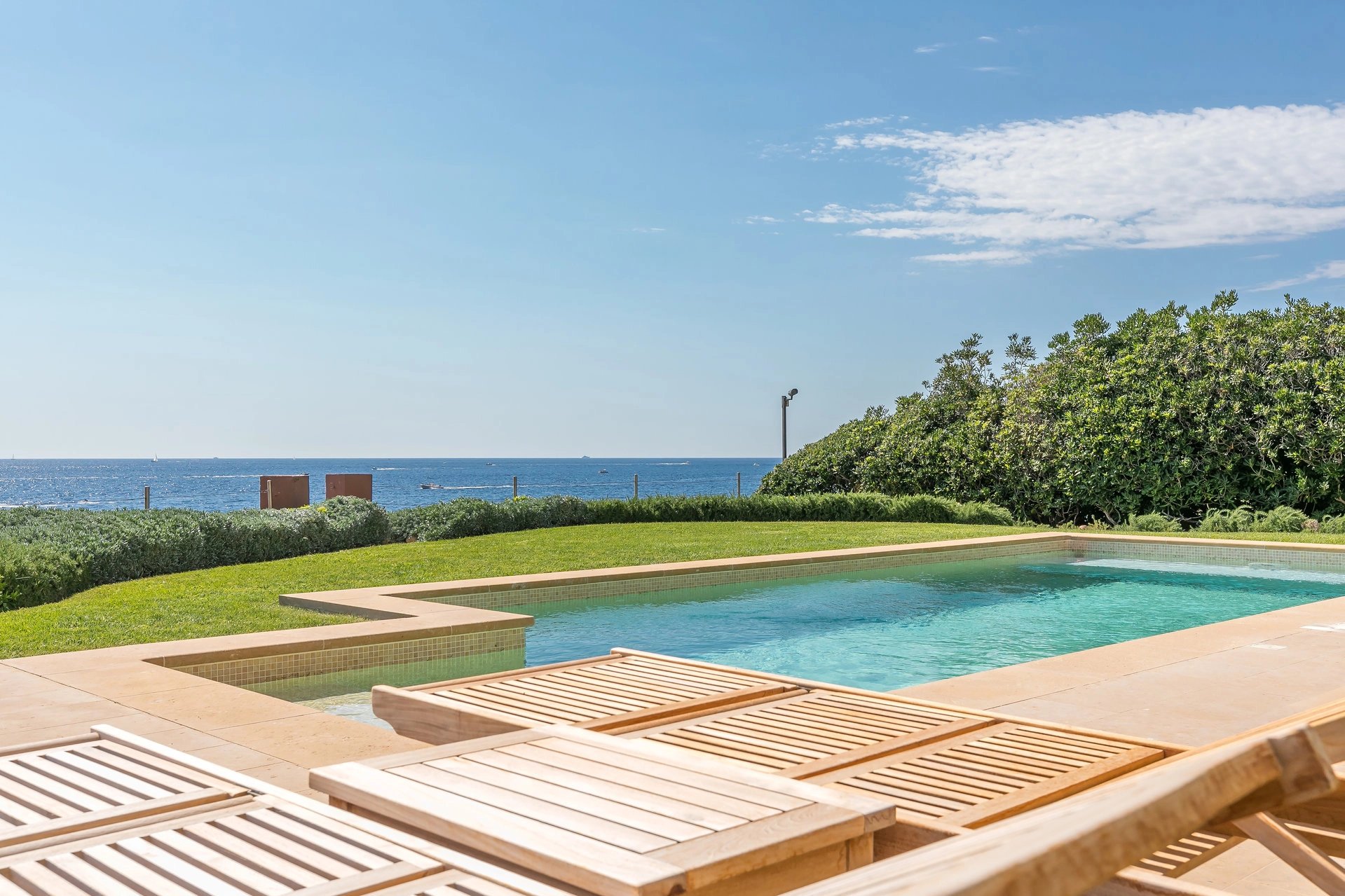 Proche Cannes - Villa pieds dans l'eau