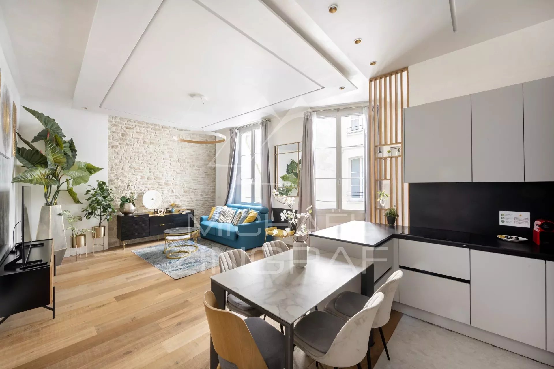 Sale apartment - full heart of the Marais - completely renovated