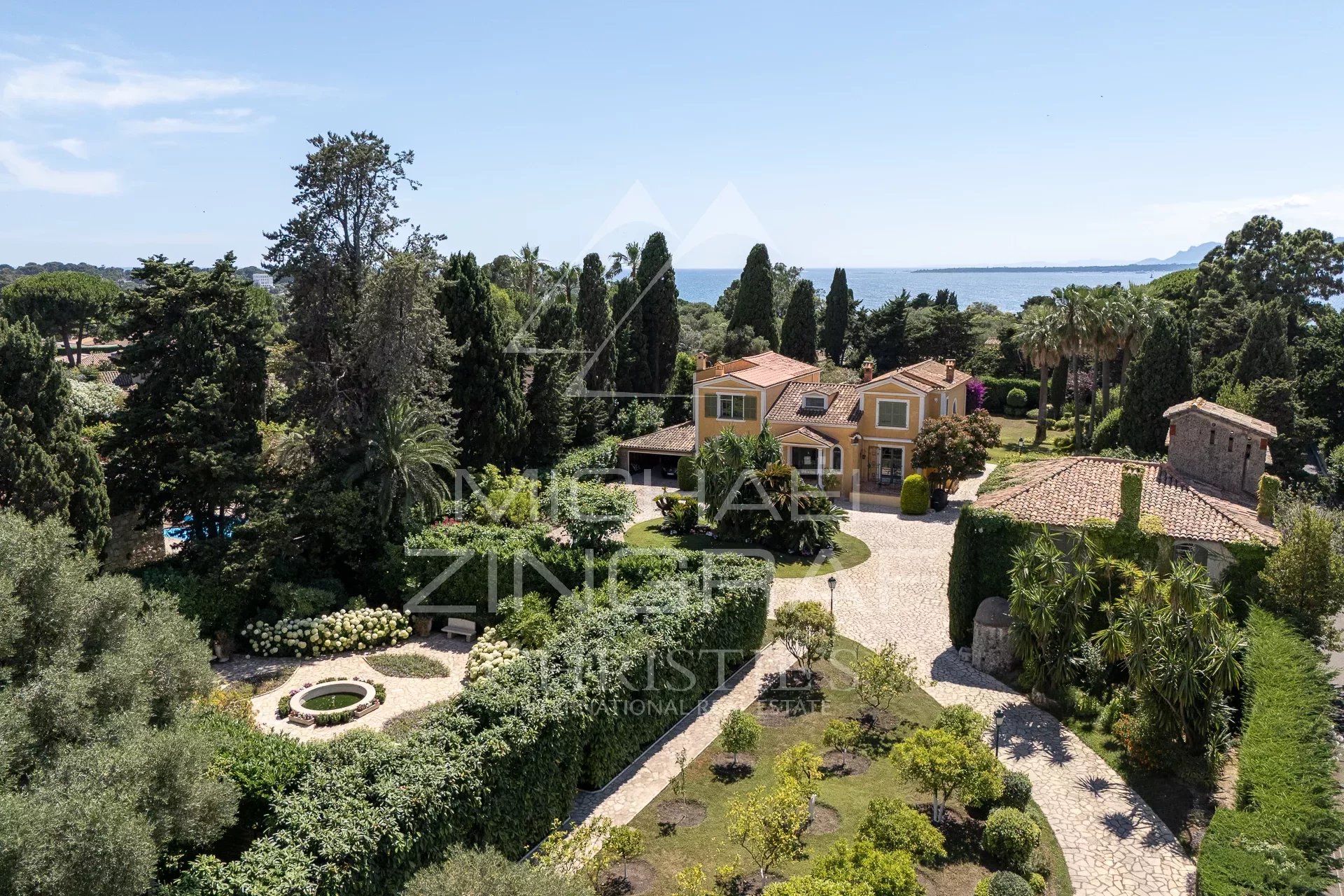 Exklusive Domäneigenschaften auf der Westseite von Cap d’Antibes mit einem 4873 m² großen Landschaftspark