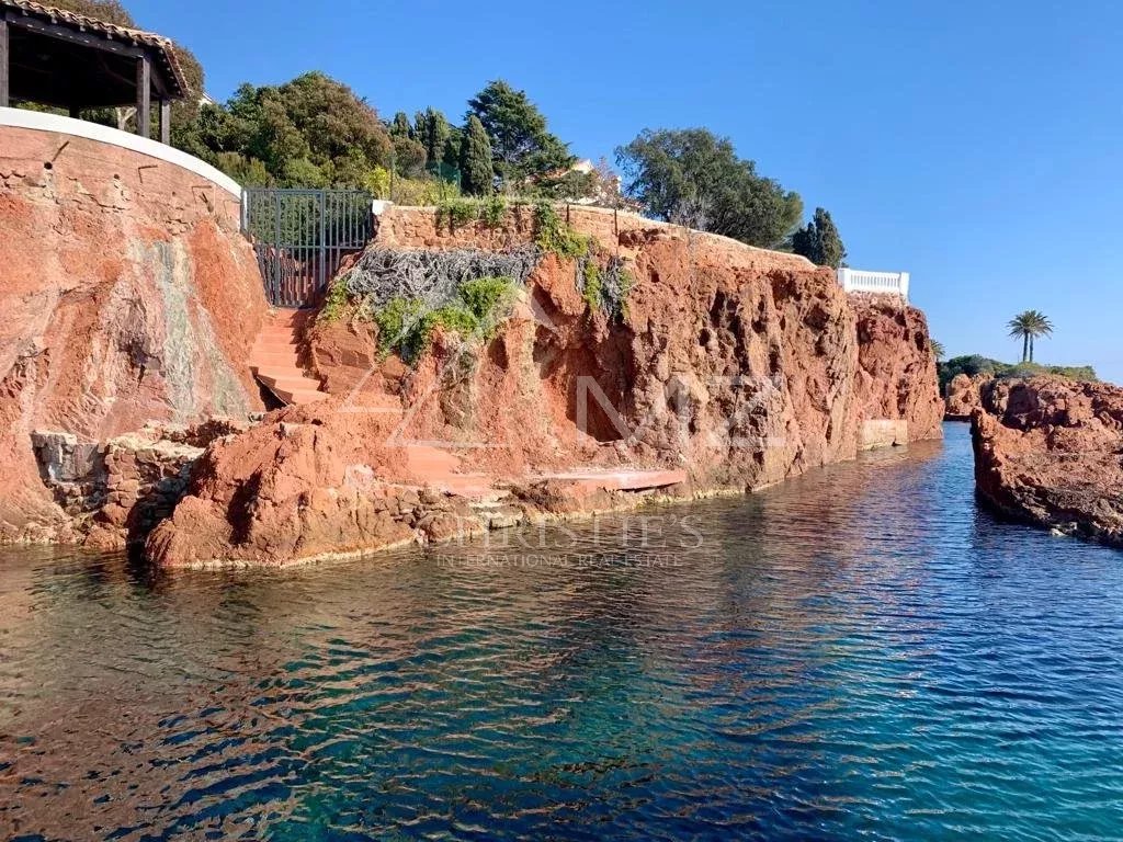 Proche Cannes - Villa pieds dans l'eau