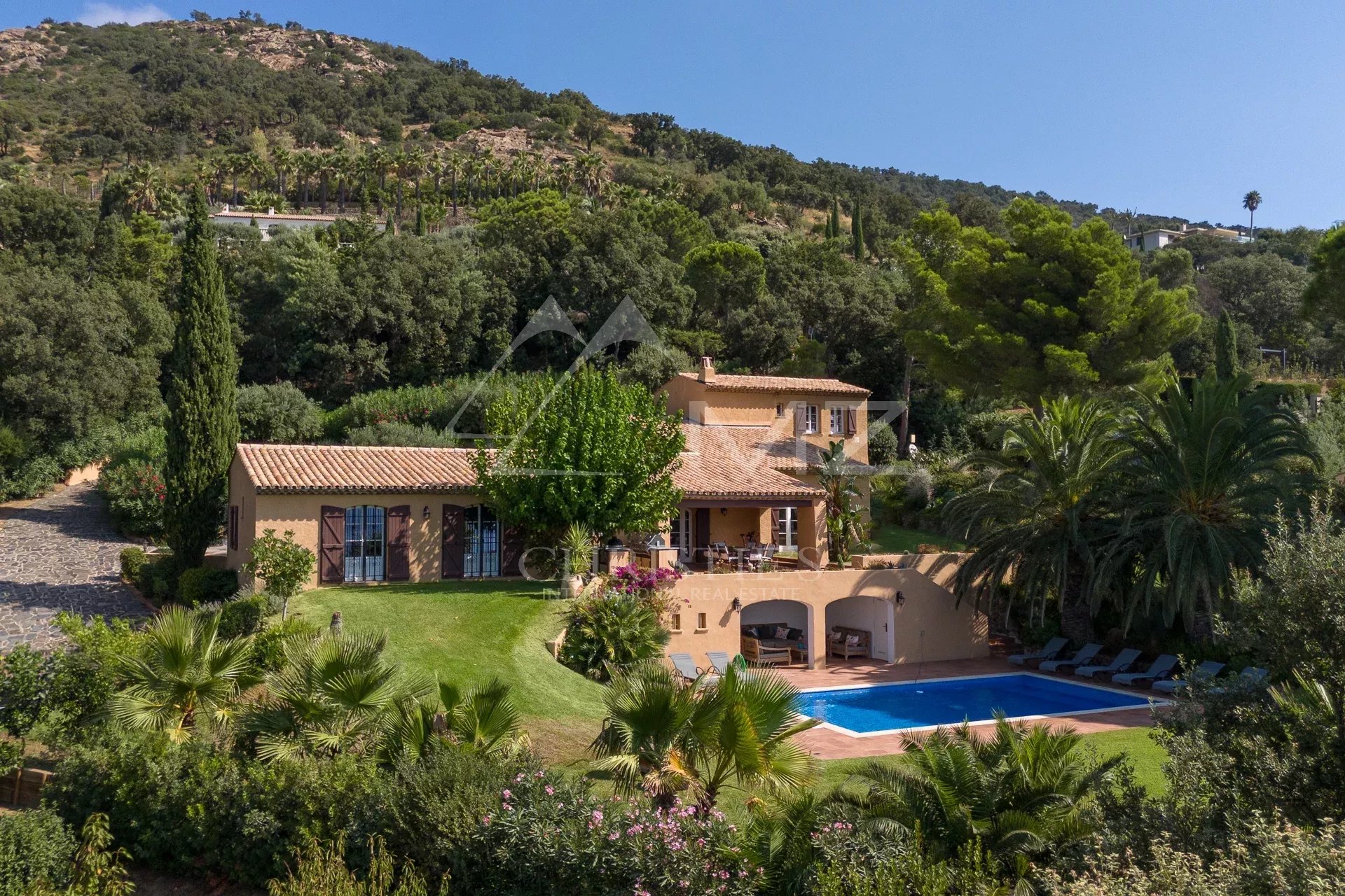 VILLA PROVENCALE AVEC VUE MER PANORAMIQUE - EXCLUSIVITE