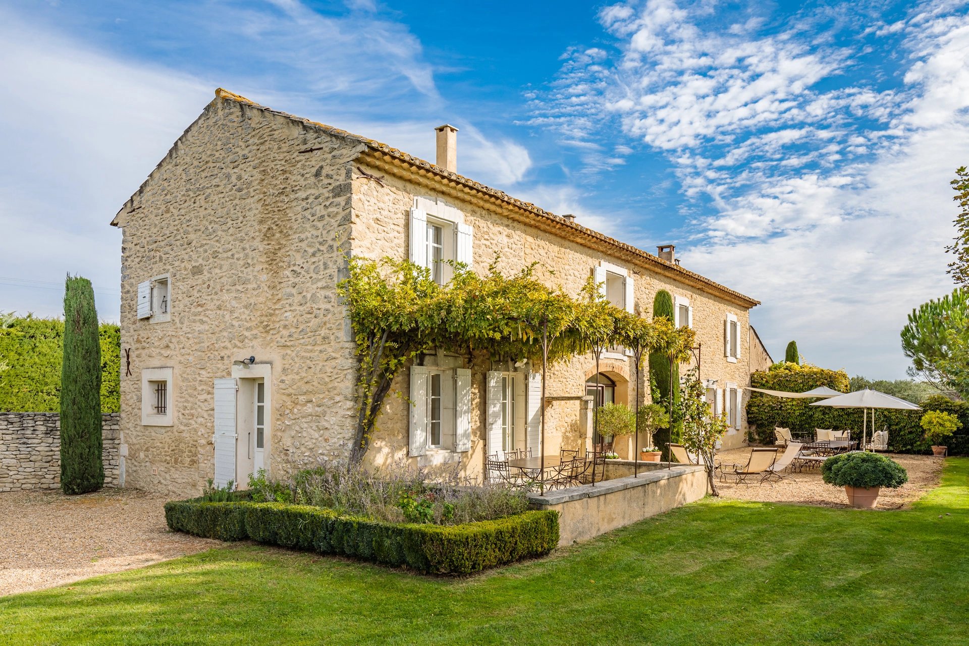 Luberon - Beautiful farmhouse with heated pool