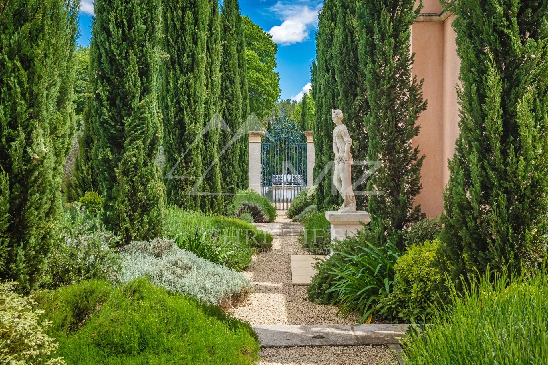 Luxueuse propriété avec jardin paysager près de Saint Rémy de Provence