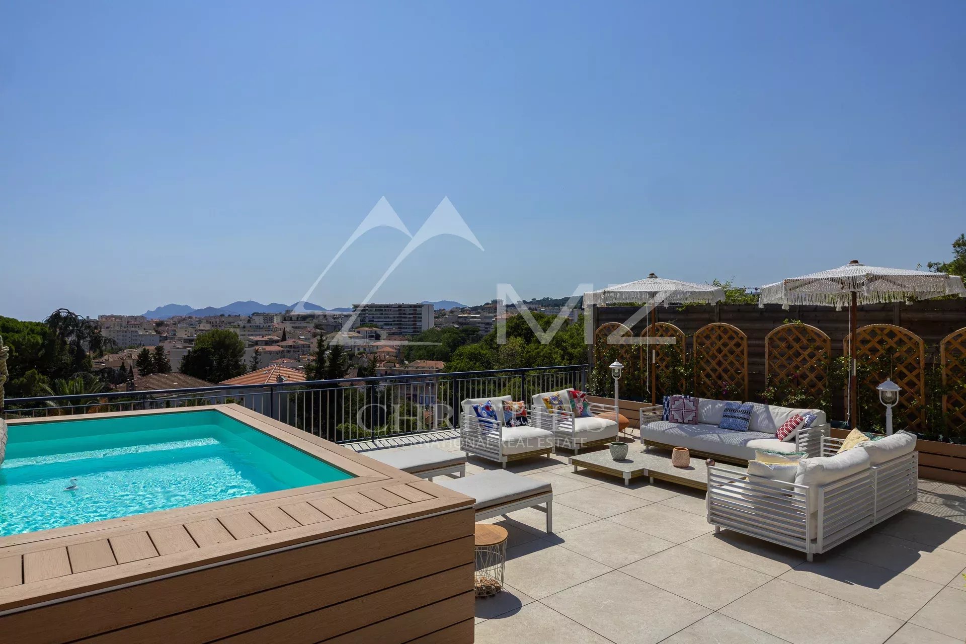 Appartement de prestige avec piscine sur le toit à Cannes