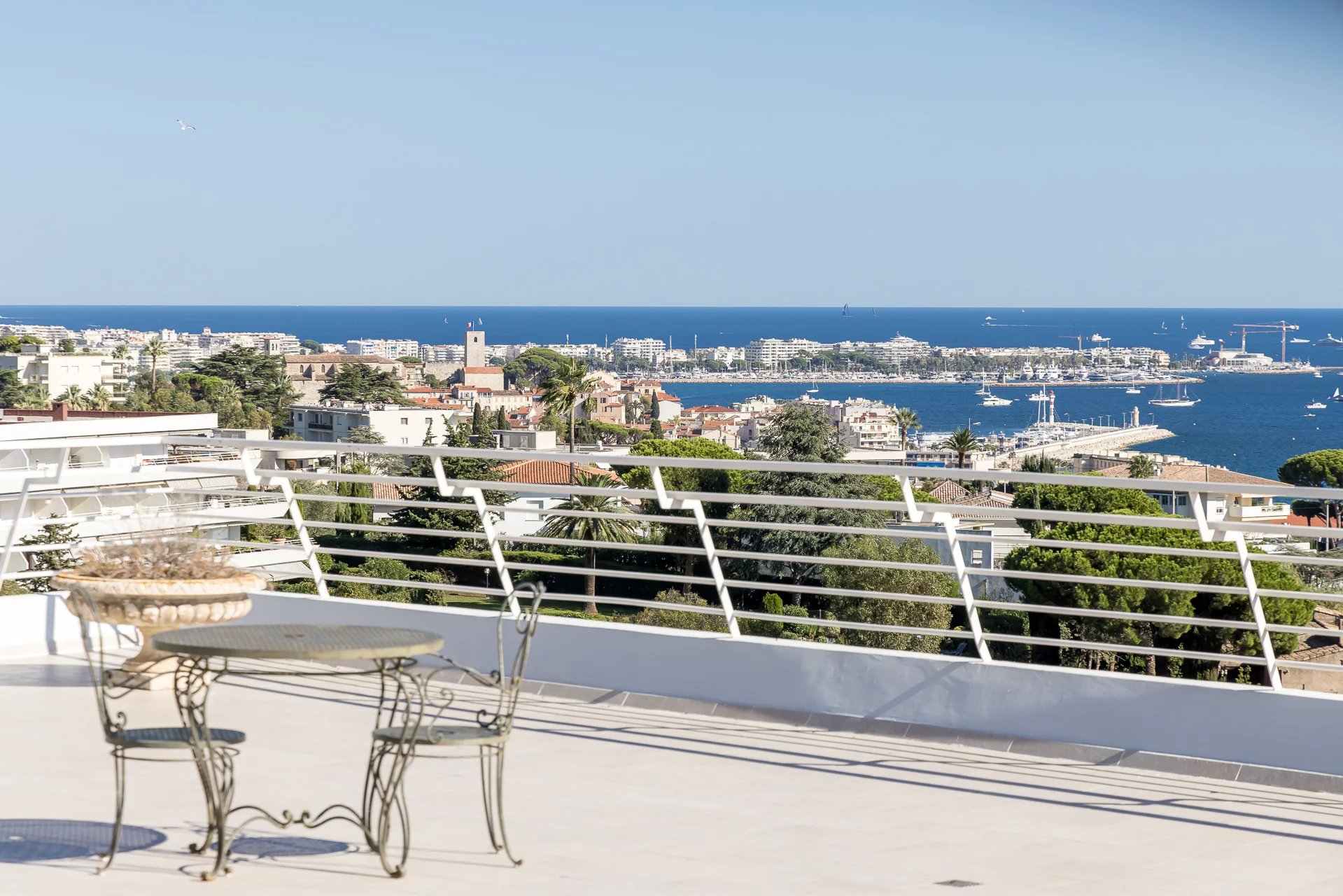 Cannes Croix des Gardes - Penthouse avec immense terrasse vue panoramique