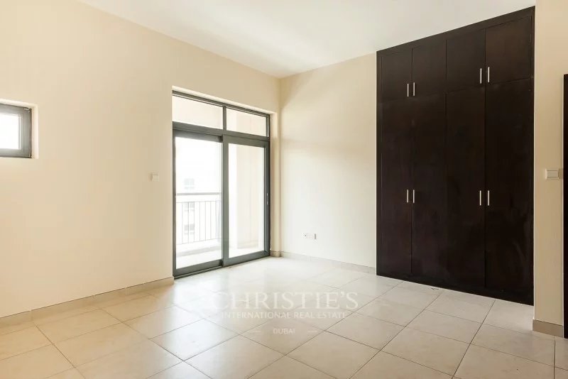 Large 2 Bedroom Apartment with a Study room