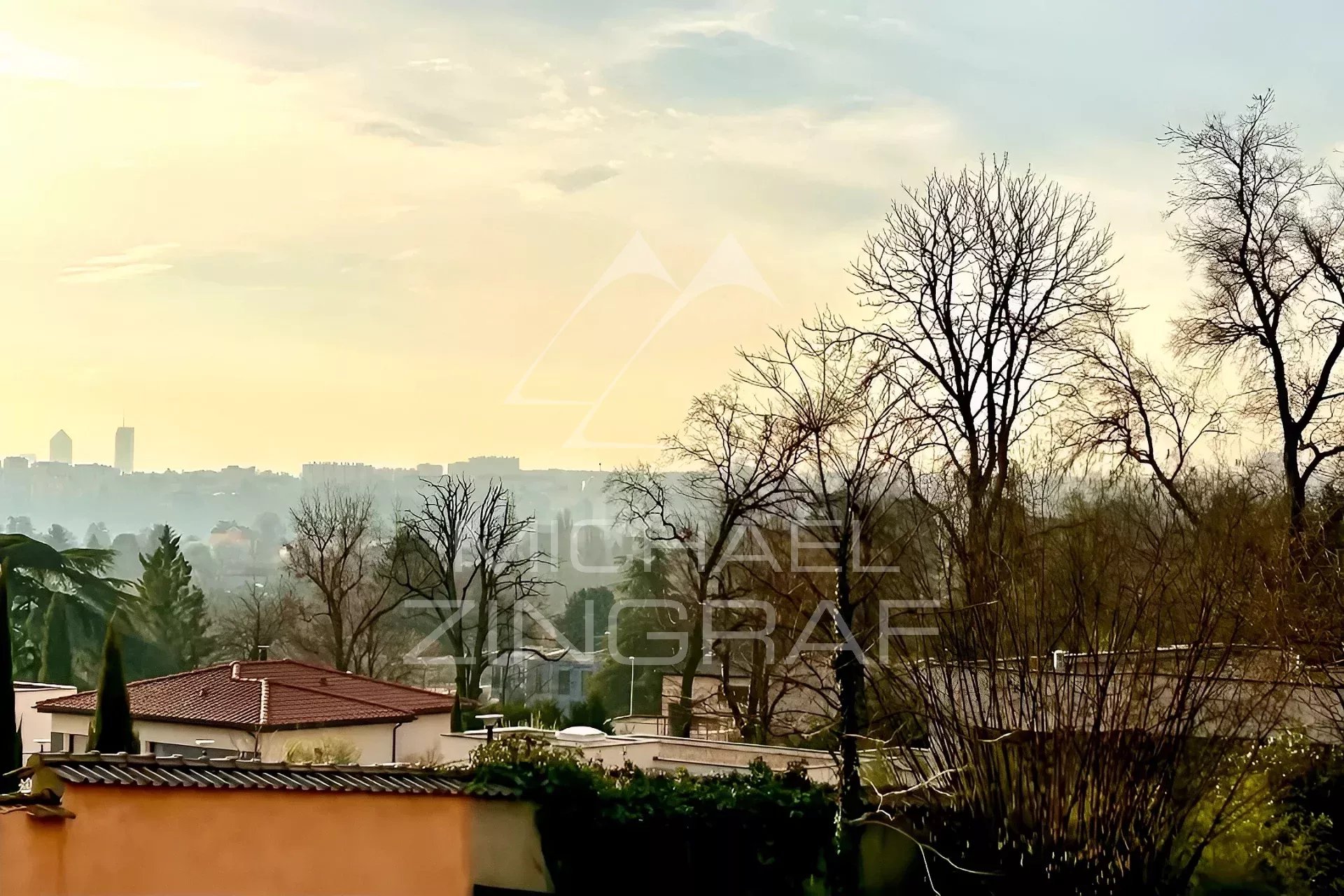 Village house in the heart of St Cyr with its garden, pool, and beautiful view of Lyon.