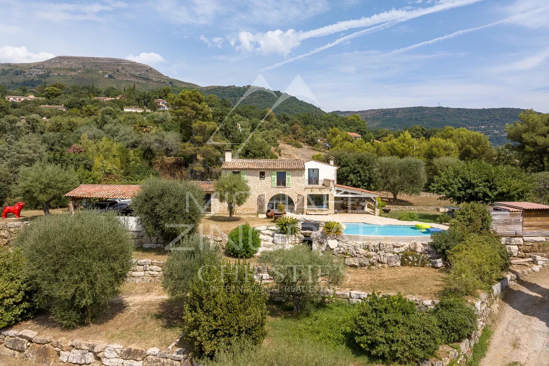 Vue mer et collines, à pieds du village