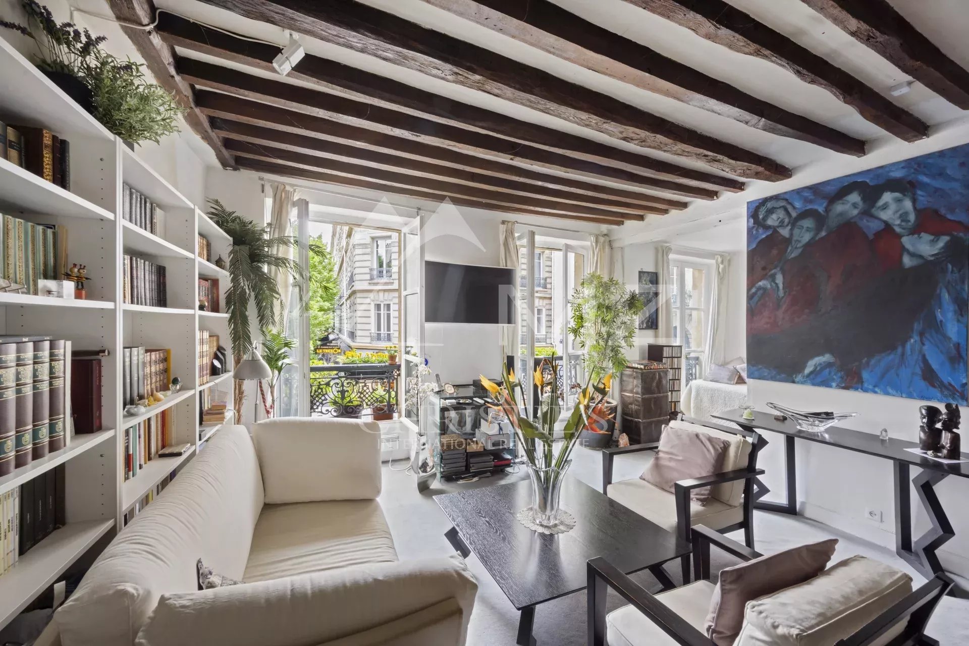 Apartment in Rue Vieille du Temple in the Marais to renovate