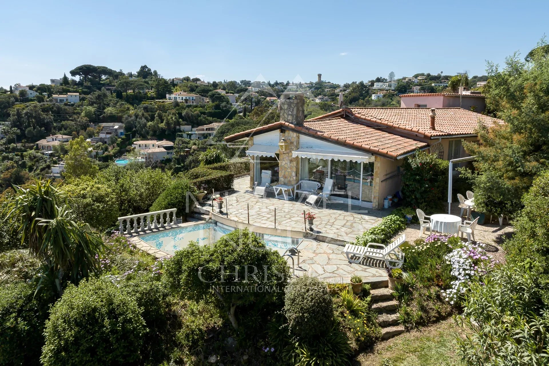 Super-Cannes - Golfe-Juan - Villa avec vue mer panoramique - A rénover