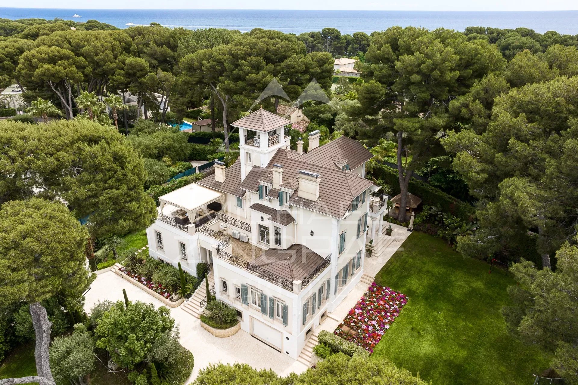 Cap d'Antibes - Magnifique Propriété avec Deux Maisons dans domaine privé