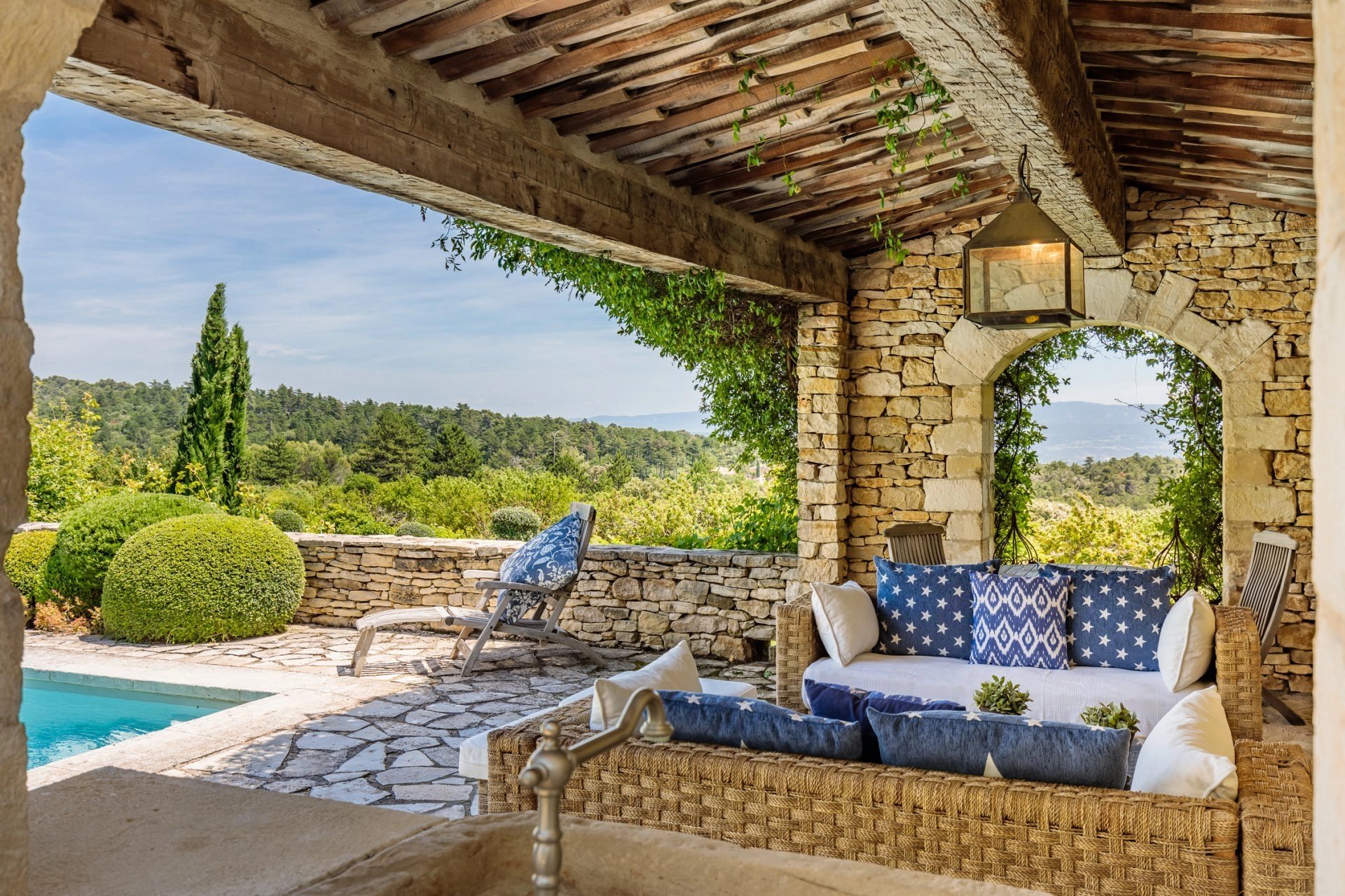 Proche Gordes - Propriété d'exception avec vue panoramique