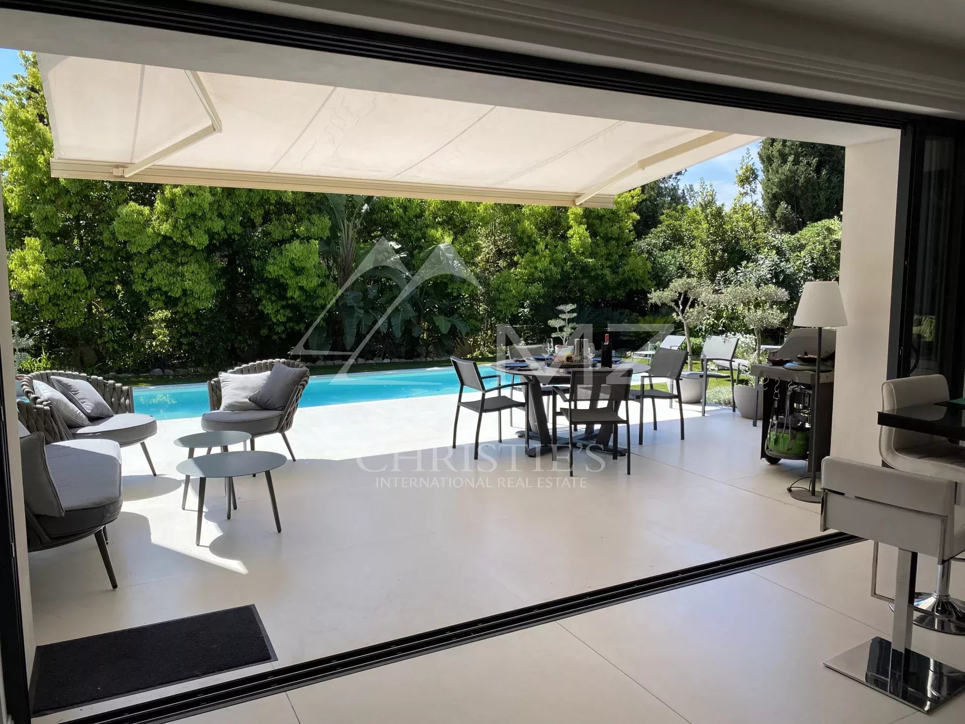 Proche Cannes - Juan-les-Pins - Villa moderne à pied de la plage