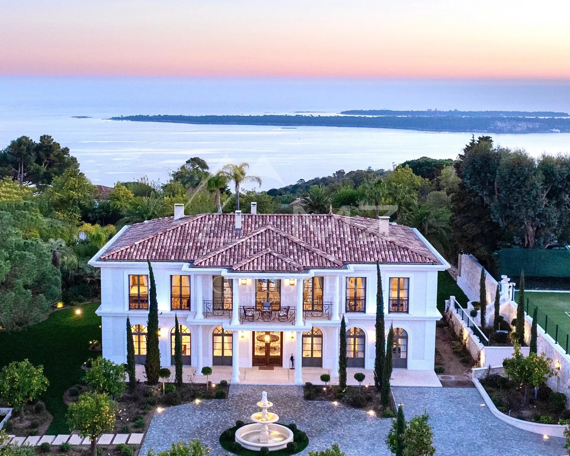 Super Cannes - Unique new Florentine style property