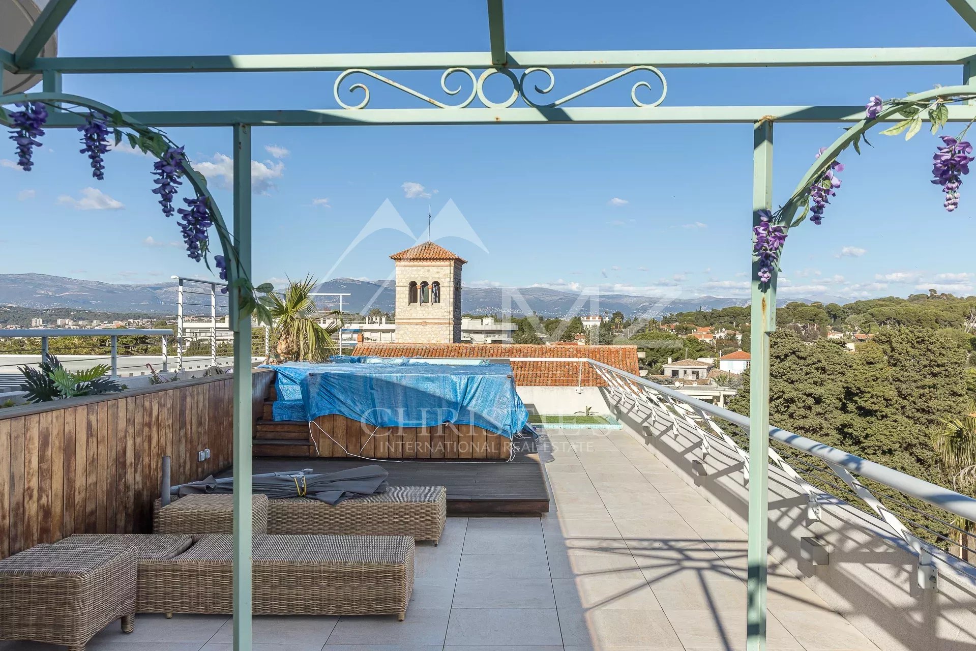 Unique penthouse avec jacuzzi