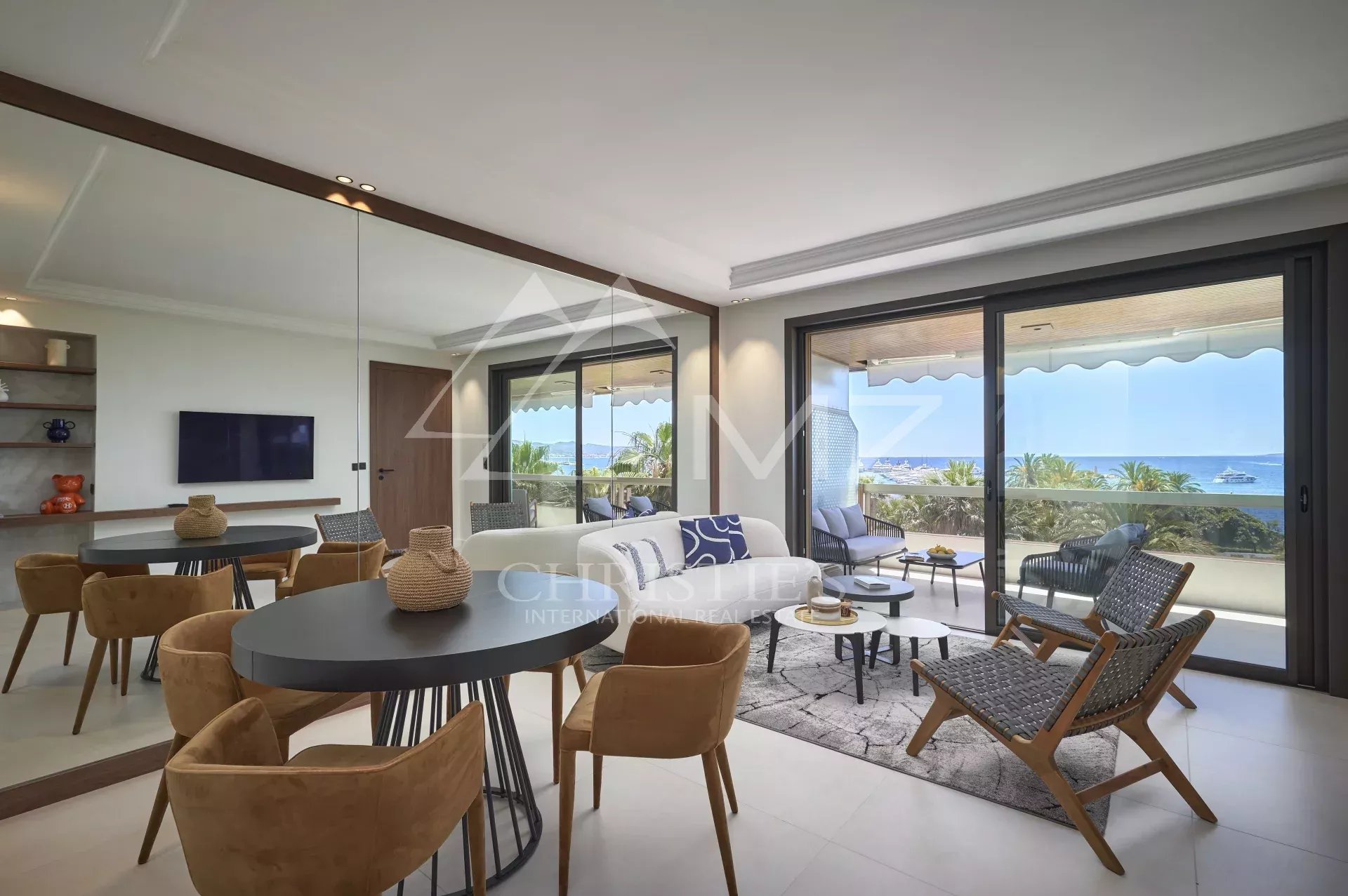 Cannes Croisette - 3-Zimmerwohnung komplett renoviert mit Panorama-Meerblick