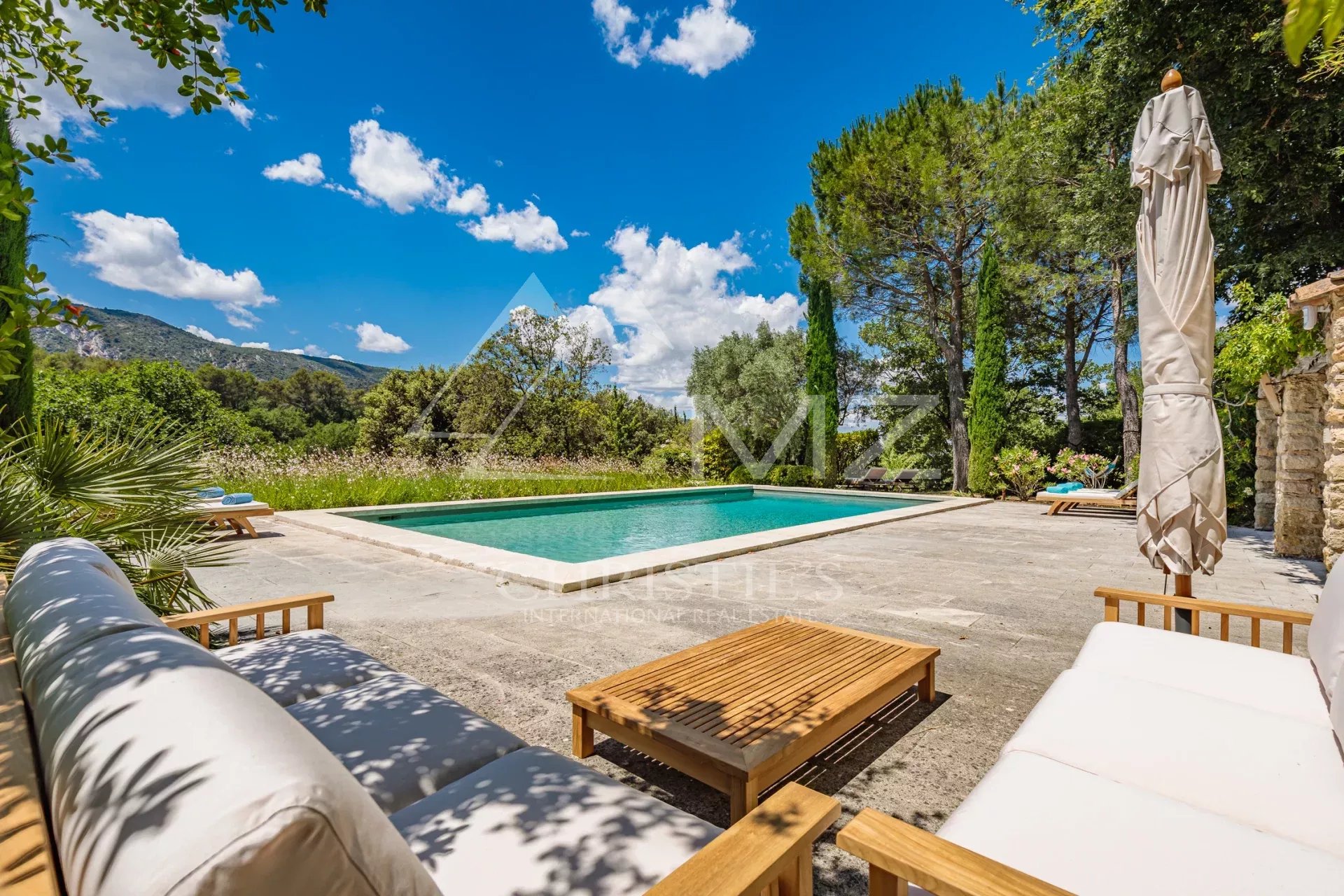 Luberon - Refined property with tennis court