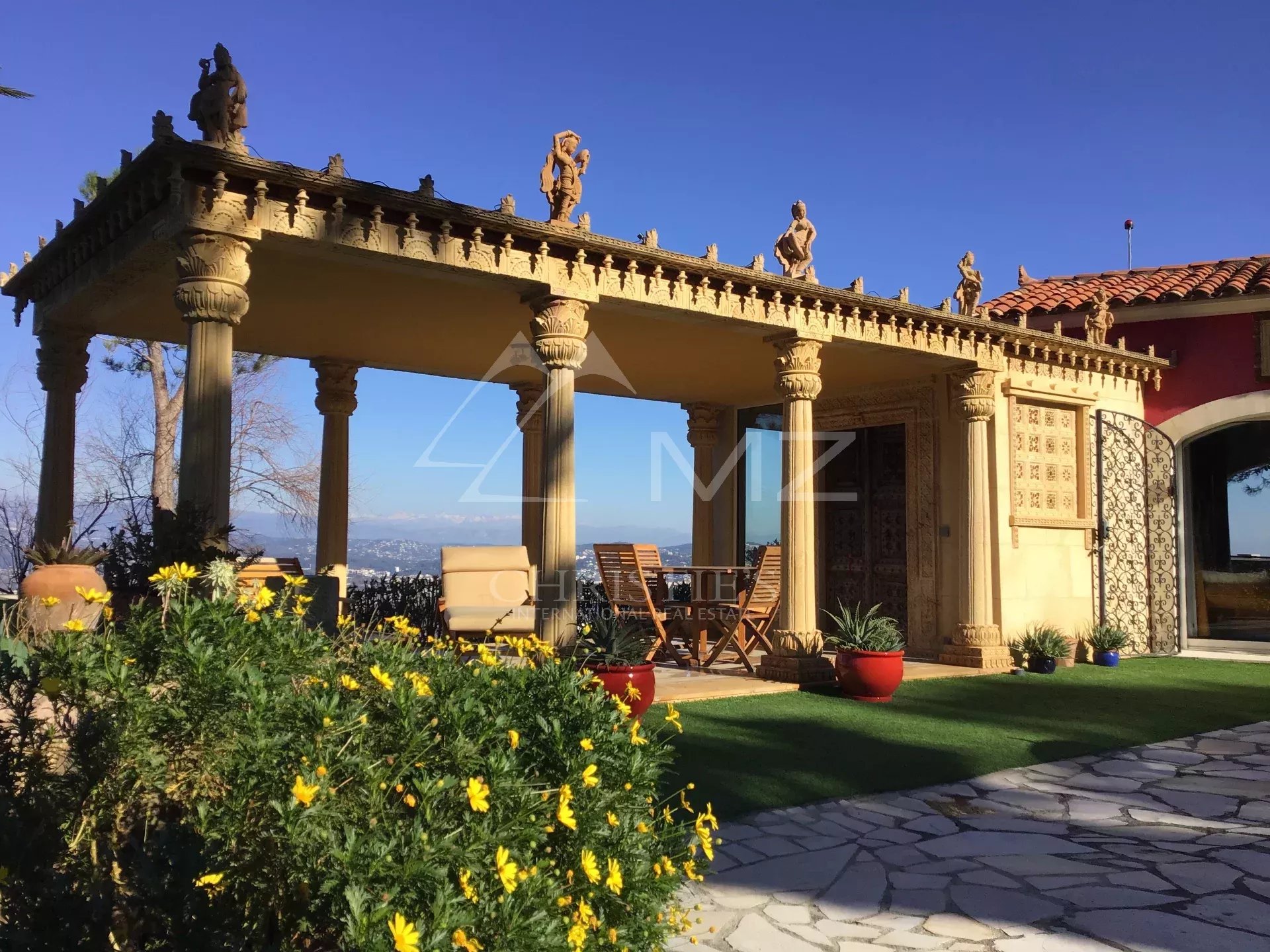 Außergewöhnliche Villa mit Meer- und Bergpanorama in Théoule sur Mer