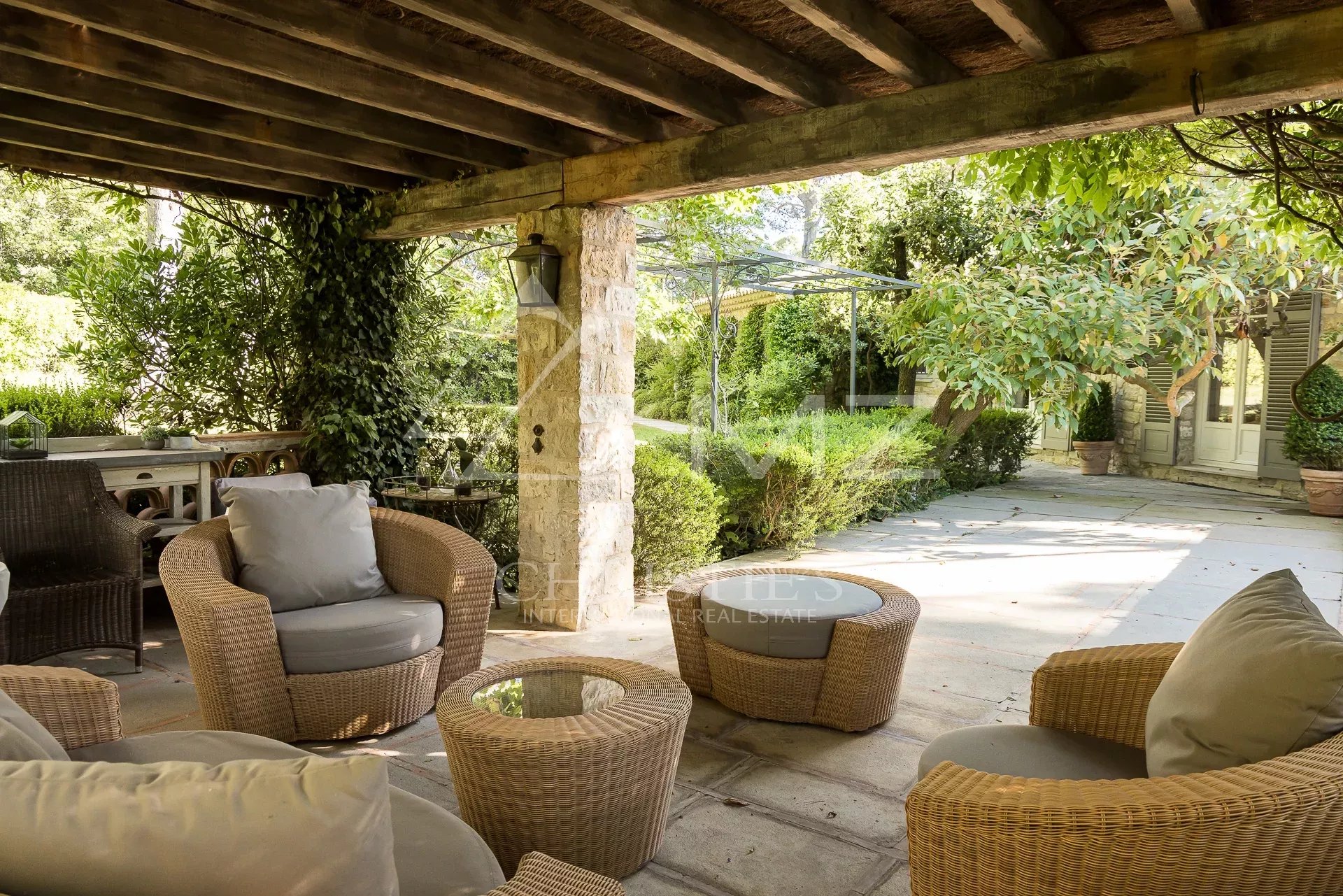 Mougins - Superb stone farmhouse