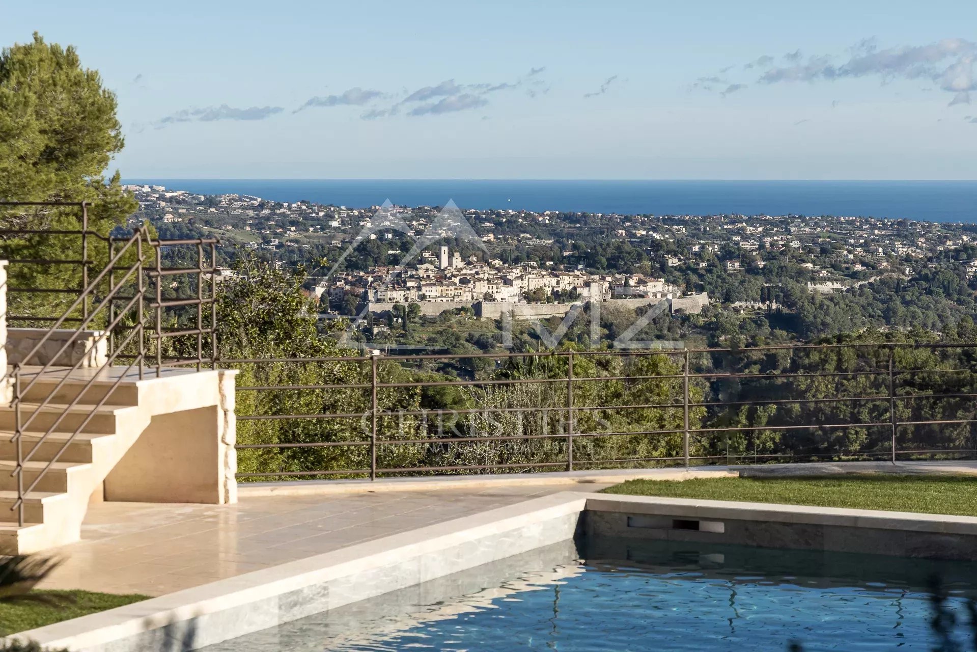 Proche Saint-Paul de Vence - Superbe propriété entièrement rénovée avec vue mer