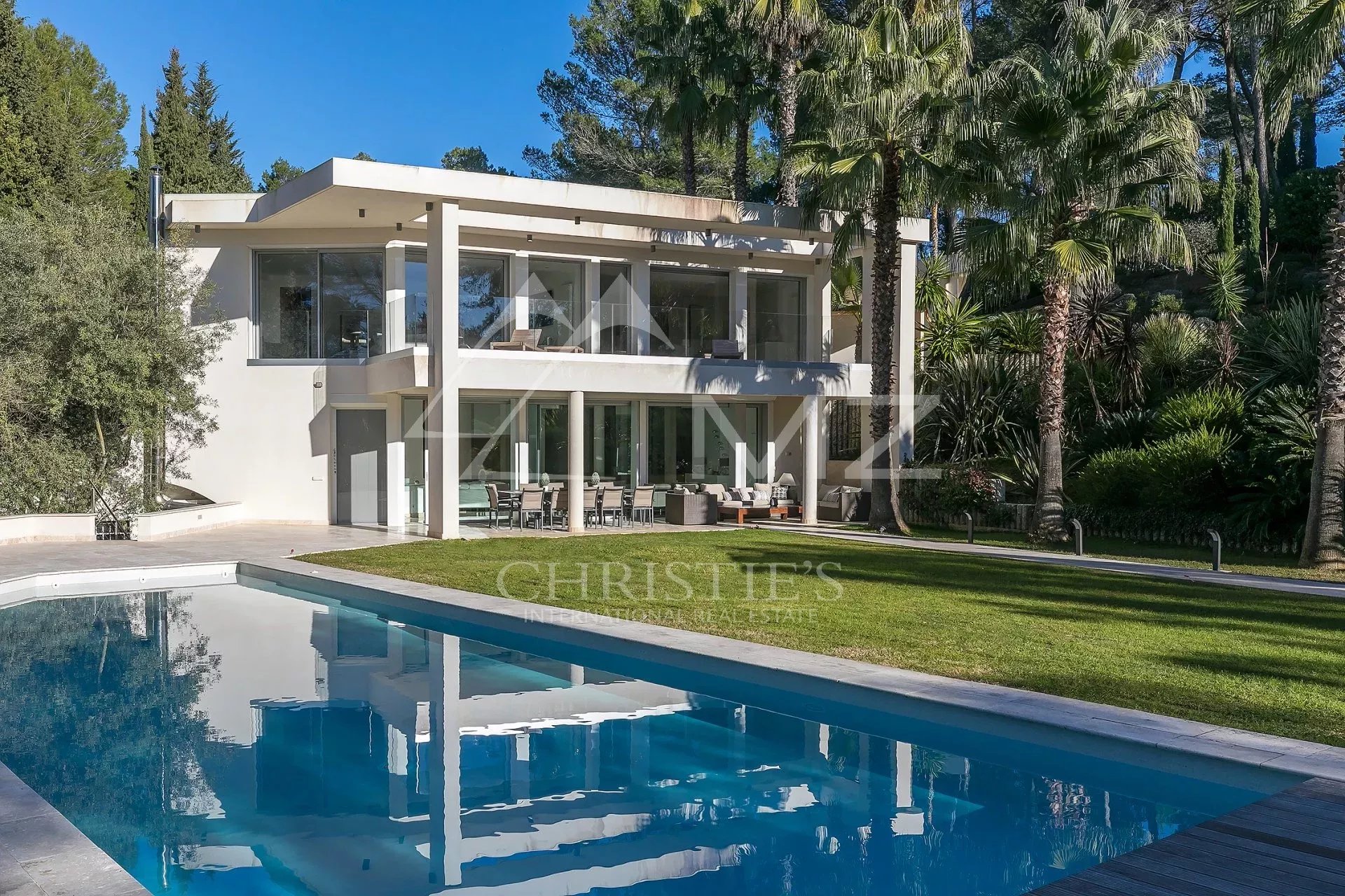 Mougins - Remarkable contemporary villa