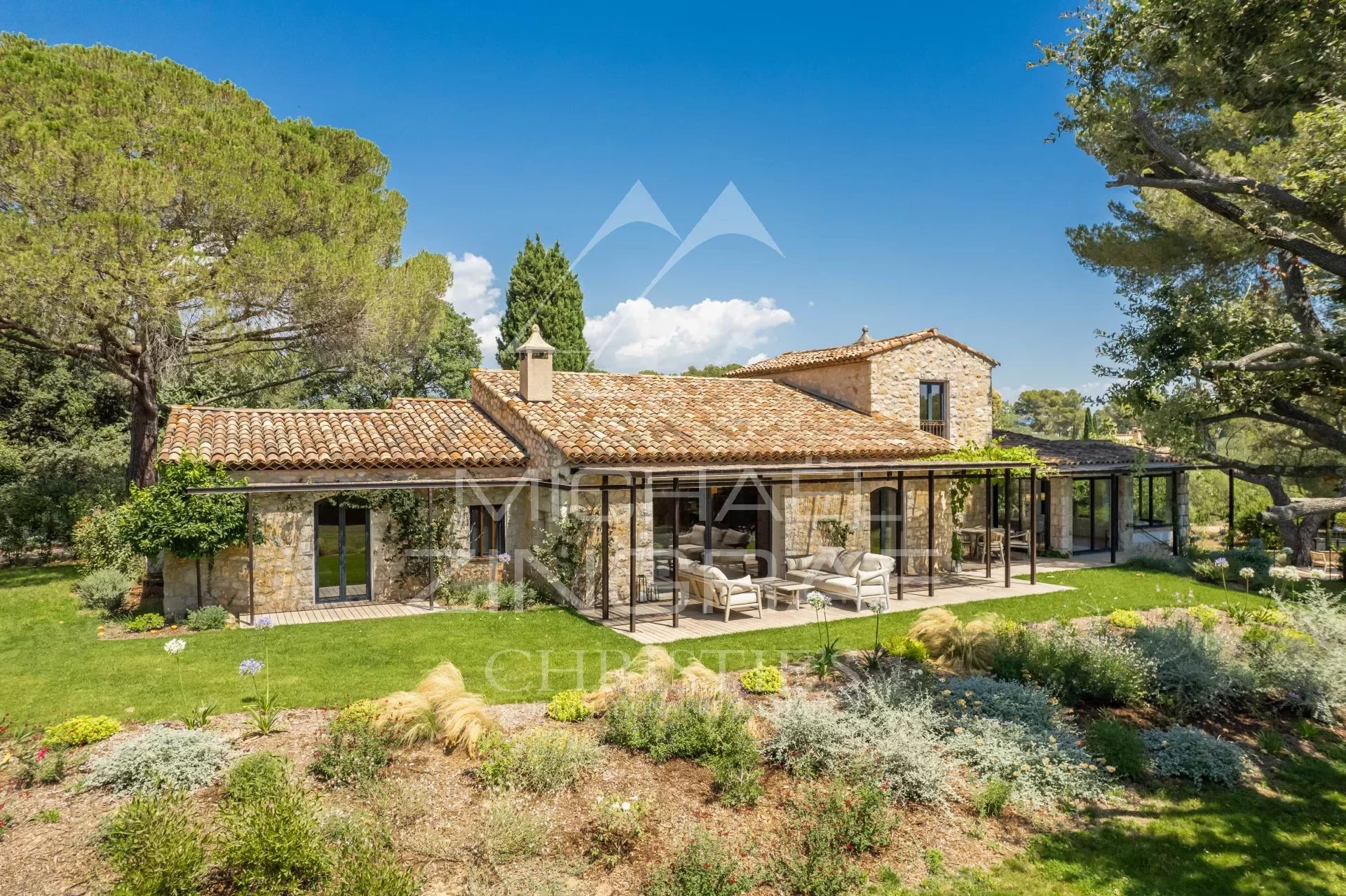 In der Nähe von Mougins - Wohngebiet, charmantes Bauernhaus aus Stein