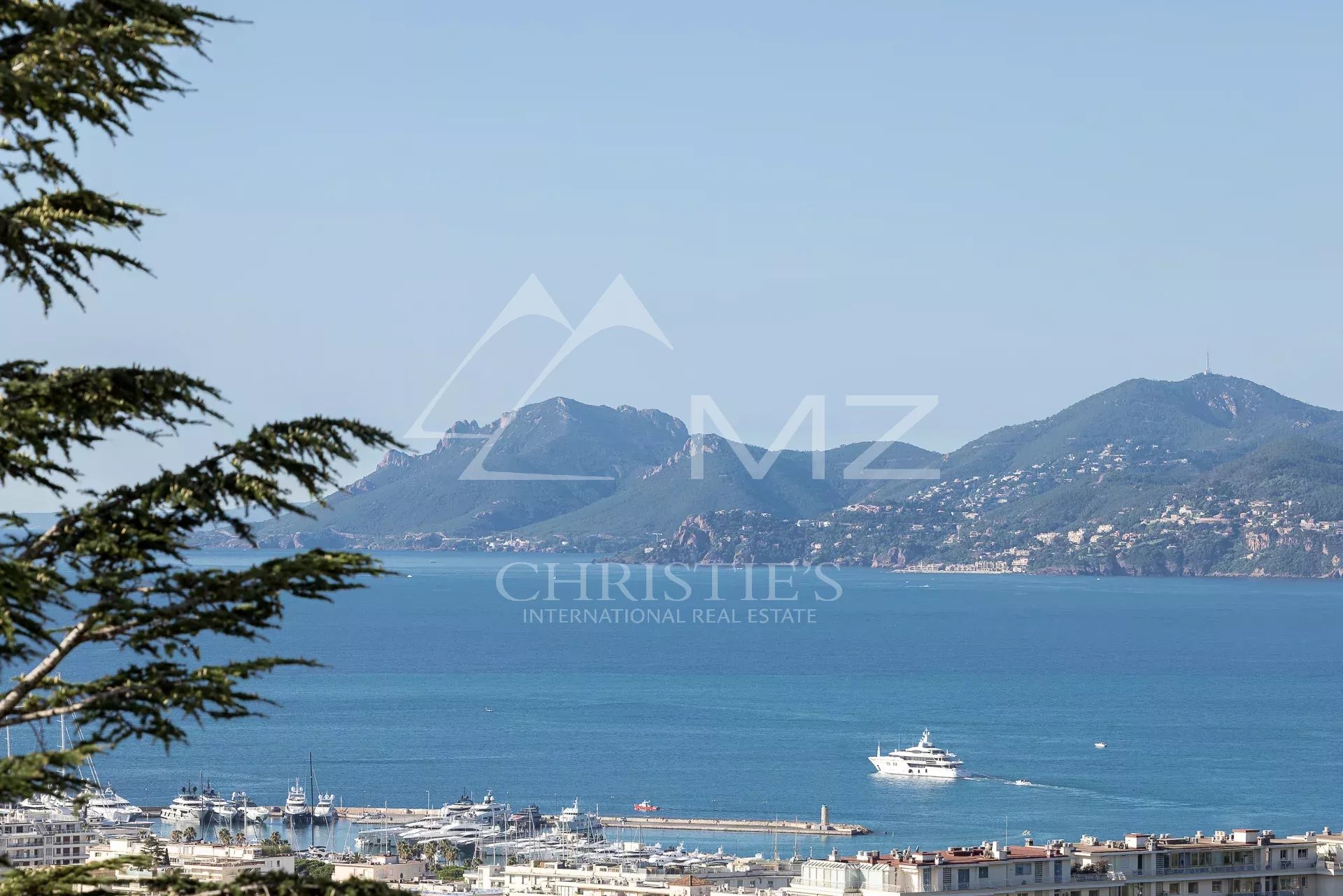 EXCLUSIVITE: Superbe appartement contemporain à la vue mer