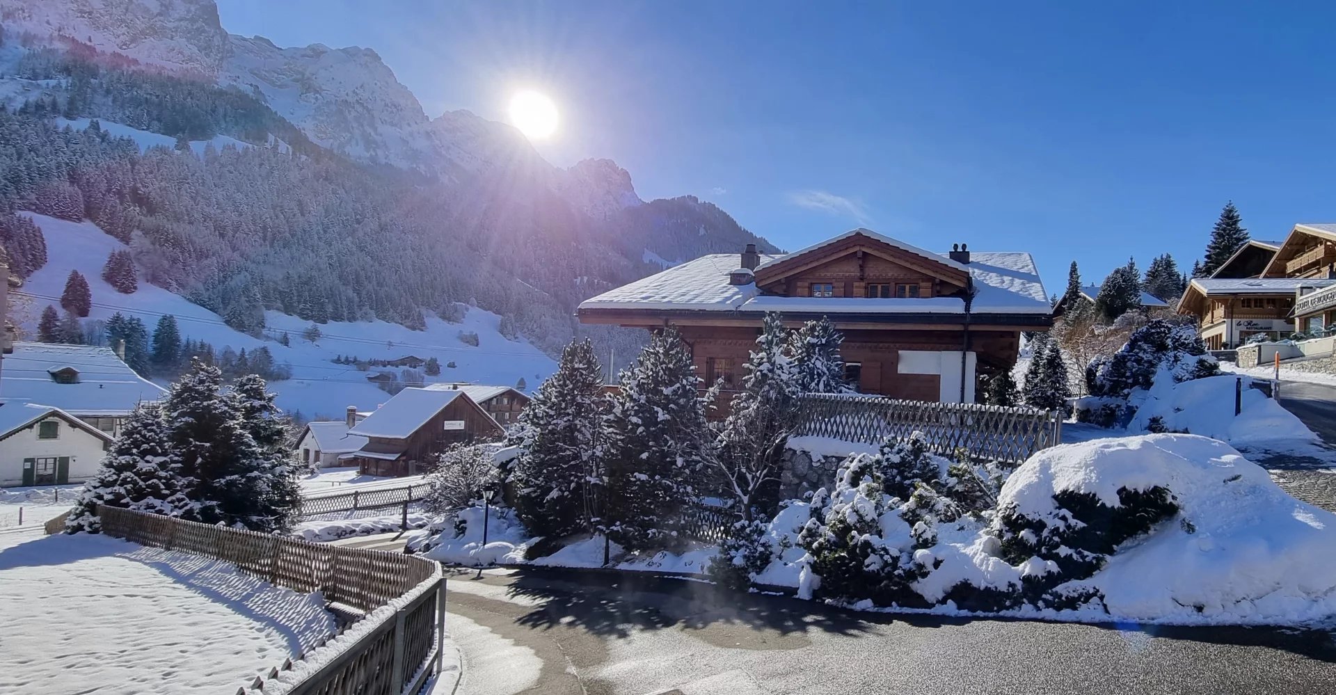 Appartement proche de Gstaad au dernier étage avec vue imprenable sur les montagnes