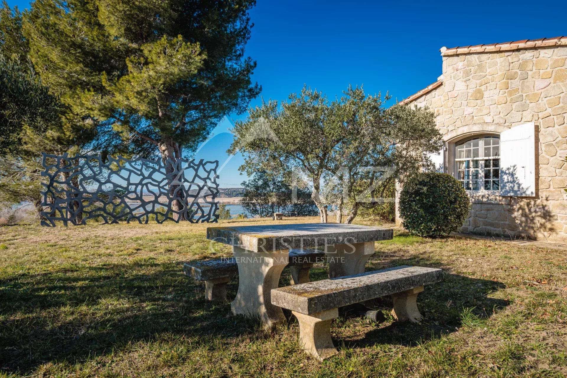 Maisons en pierre avec vue panoramique proche de Fontvieille