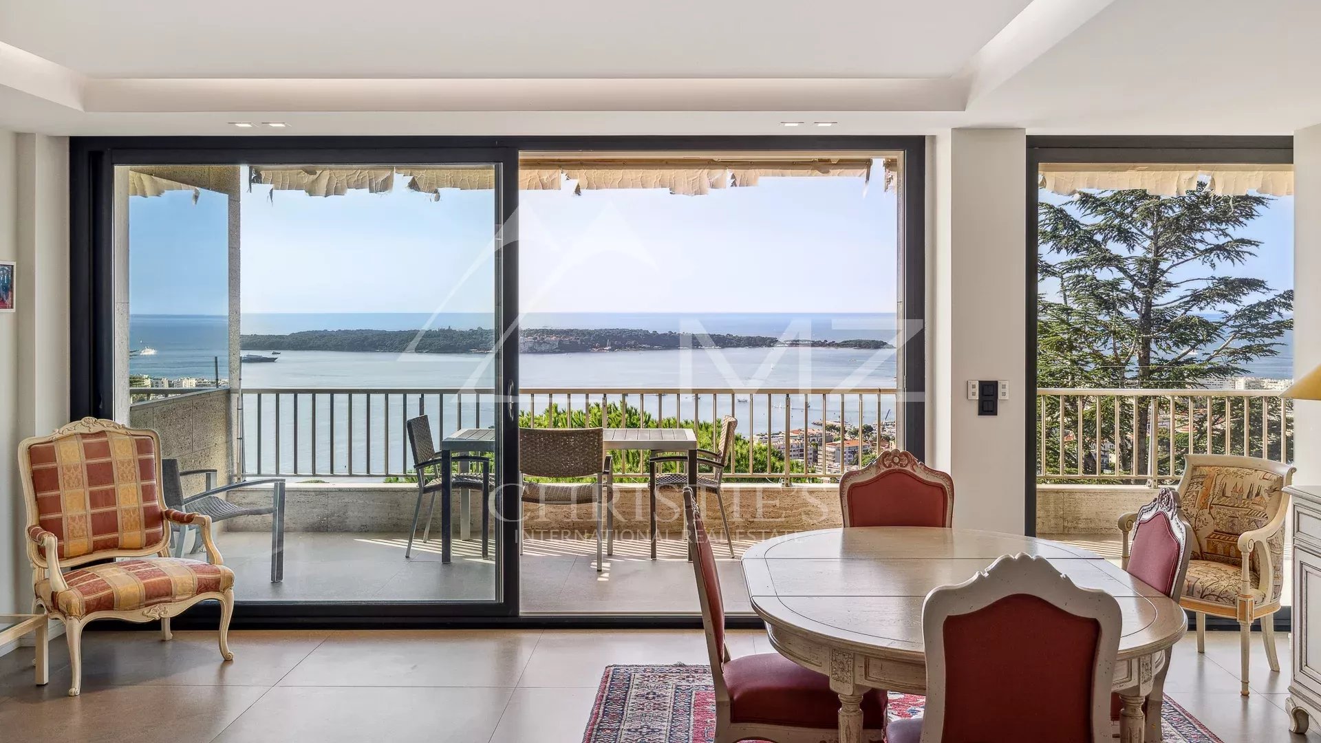 EXCLUSIVITE: Superbe appartement contemporain à la vue mer