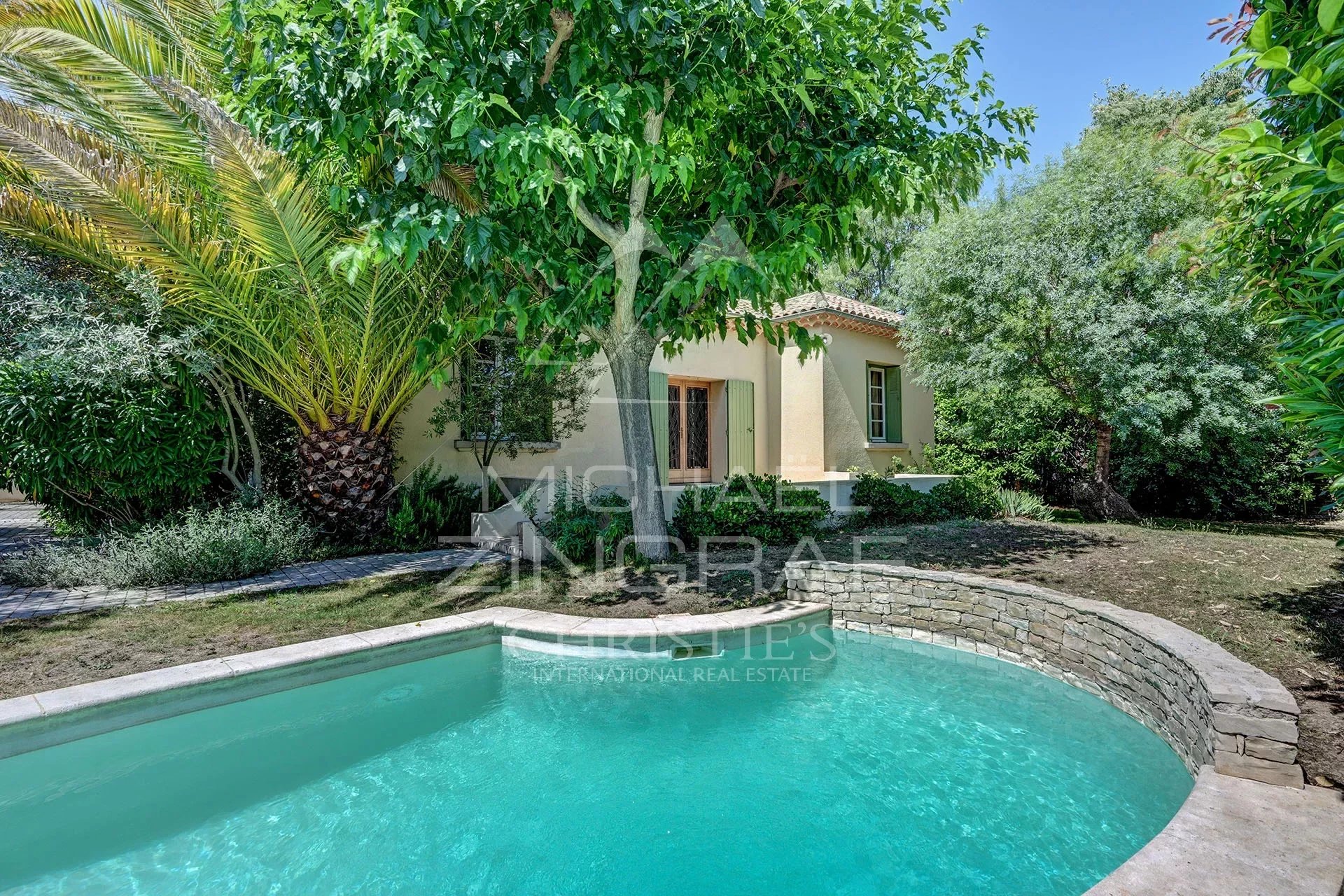 Haus mit Garten und Schwimmbad im Stadtzentrum