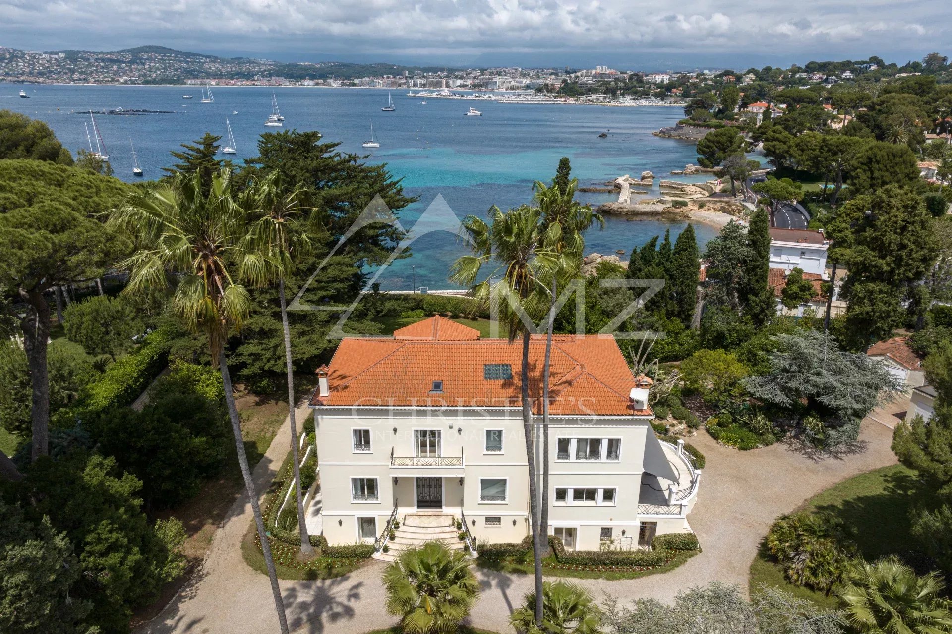 Propriété de prestige située sur le versant ouest du Cap d'Antibes