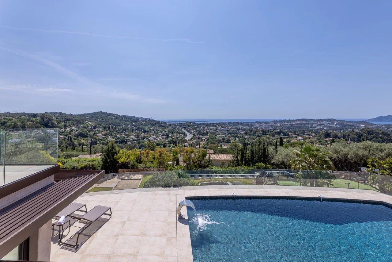 Mougins - Contemporary villa with panoramic sea view - 7 bedrooms