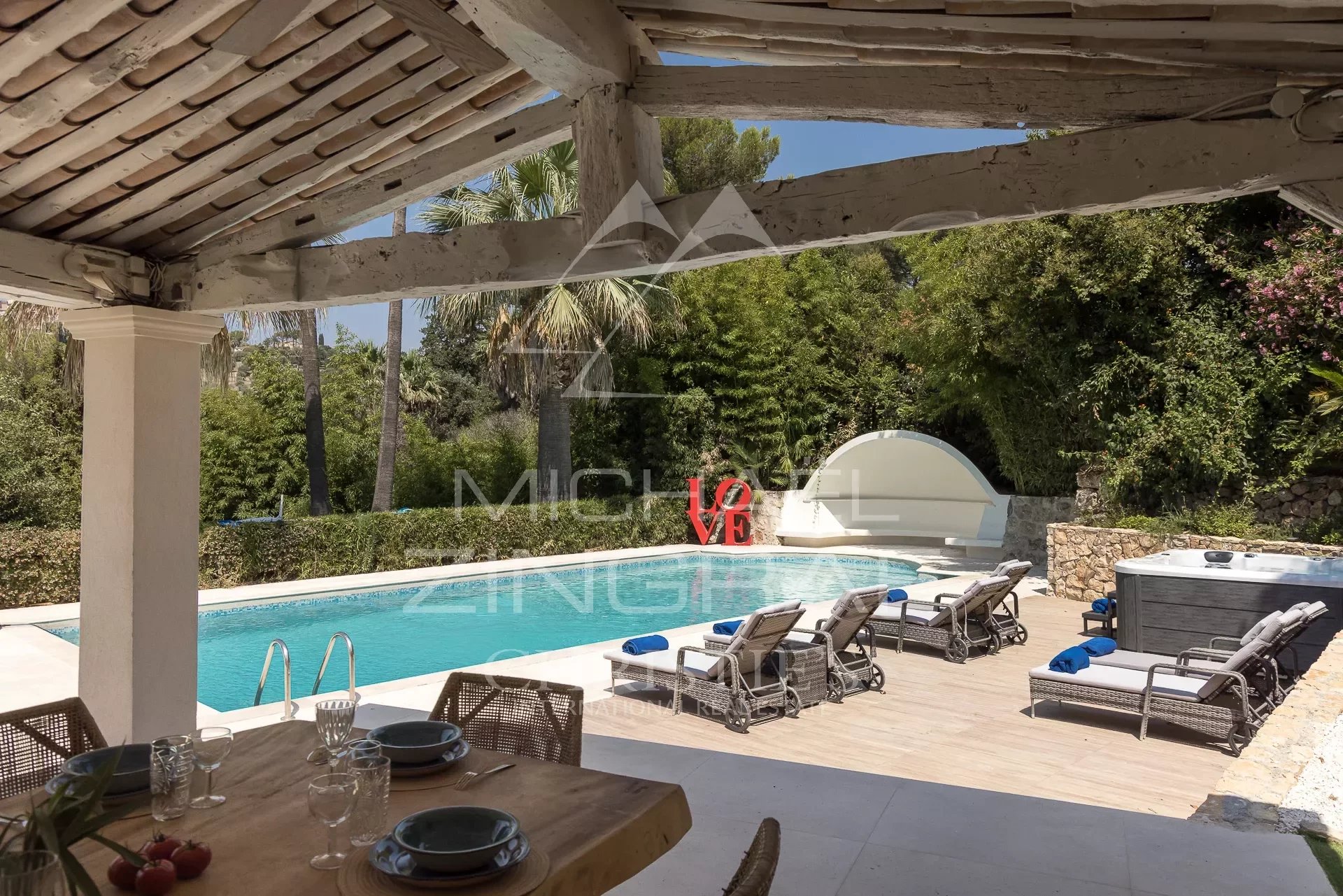 Mougins - Renovierte Villa mit Blick auf das alte Dorf von Mougins - 4 Schlafzimmer