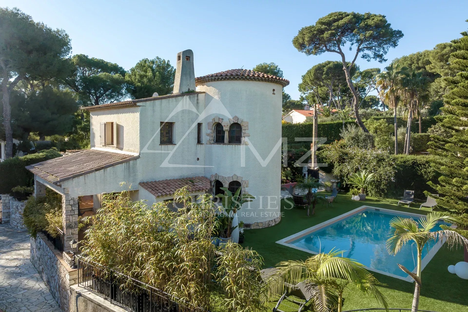 Provencal villa with sea view