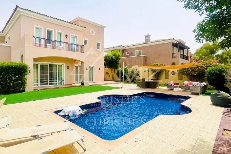 Exclusive|Amazing 5 bed I Massive plot I With Pool