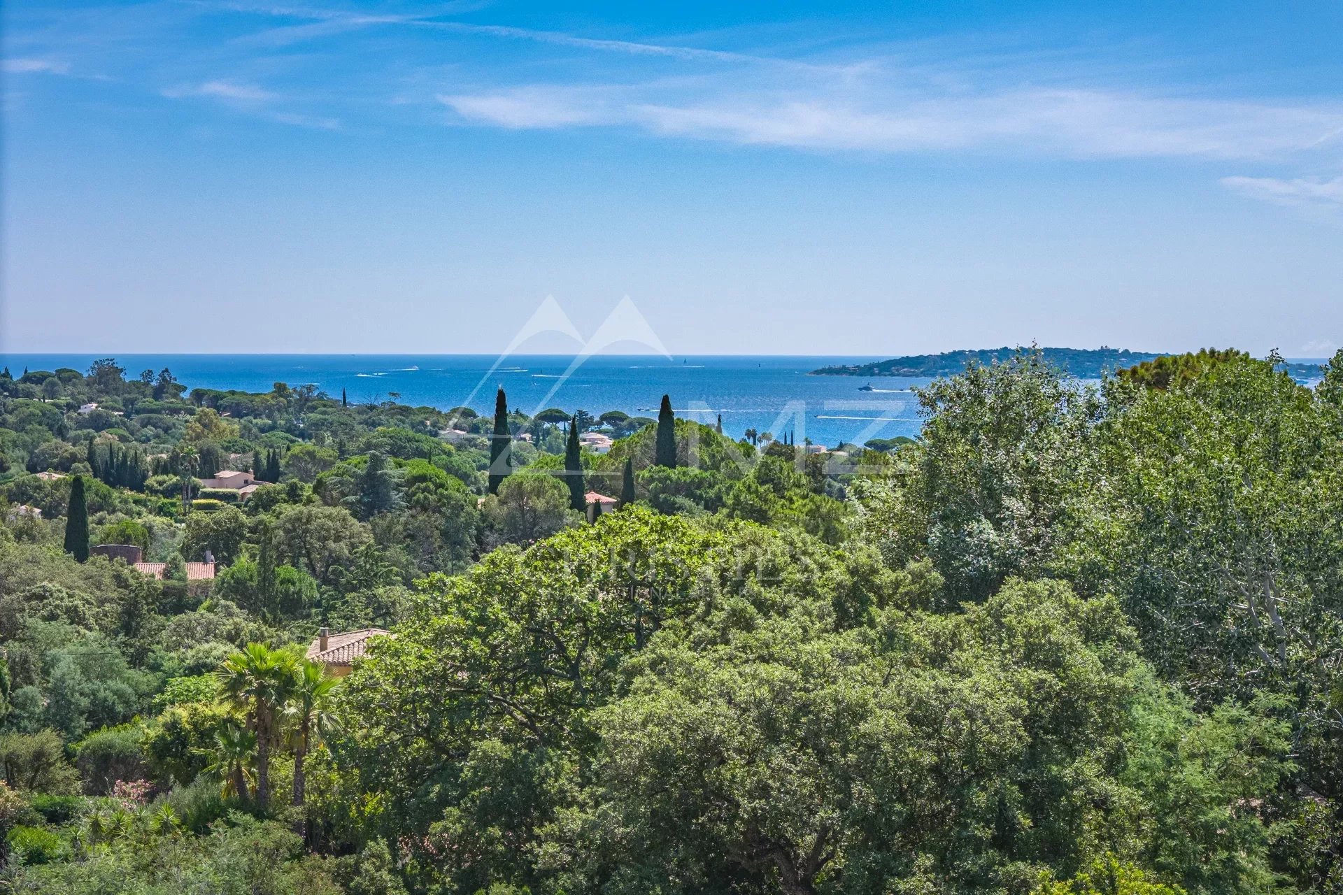 UP FOR GRABS - VILLA TO RENOVATE WITH SEA VIEW - GRIMAUD