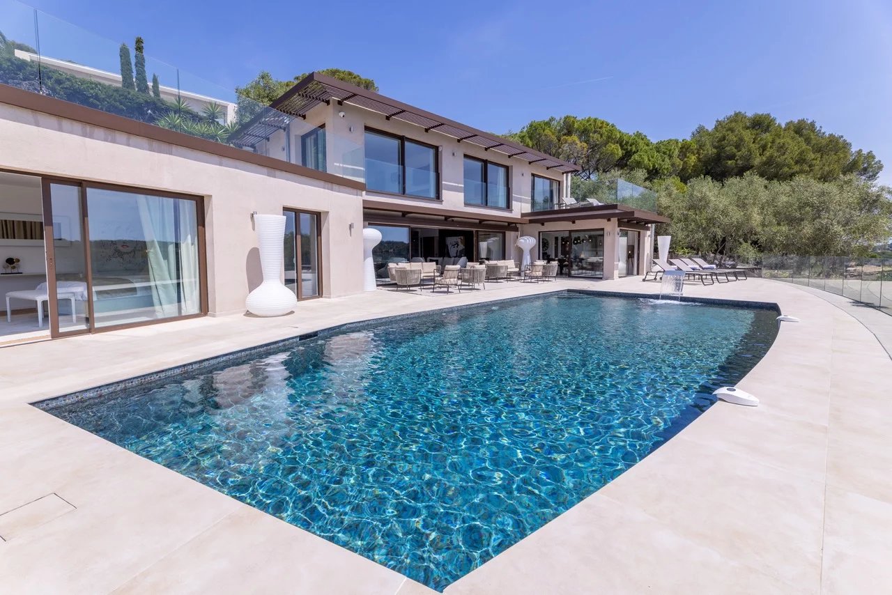 Mougins - Contemporary villa with panoramic sea view - 7 bedrooms