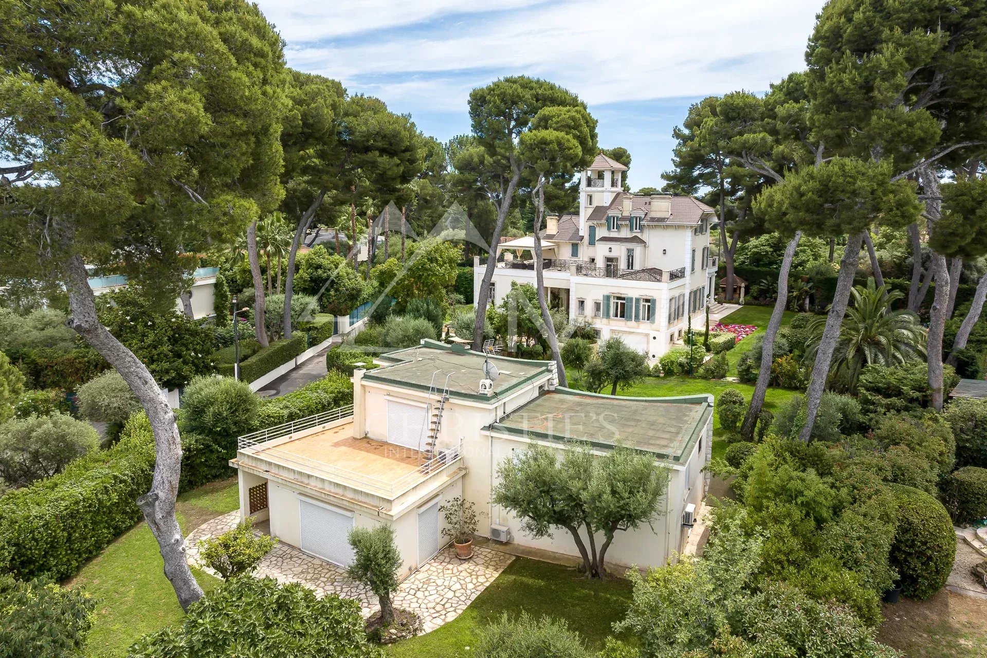 Cap d'Antibes - Magnifique Propriété avec Deux Maisons dans domaine privé