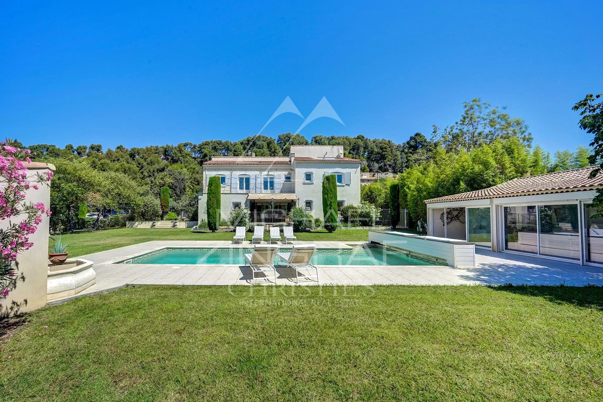 Sole agent, Saint Victoret Provençal house with swimming pool