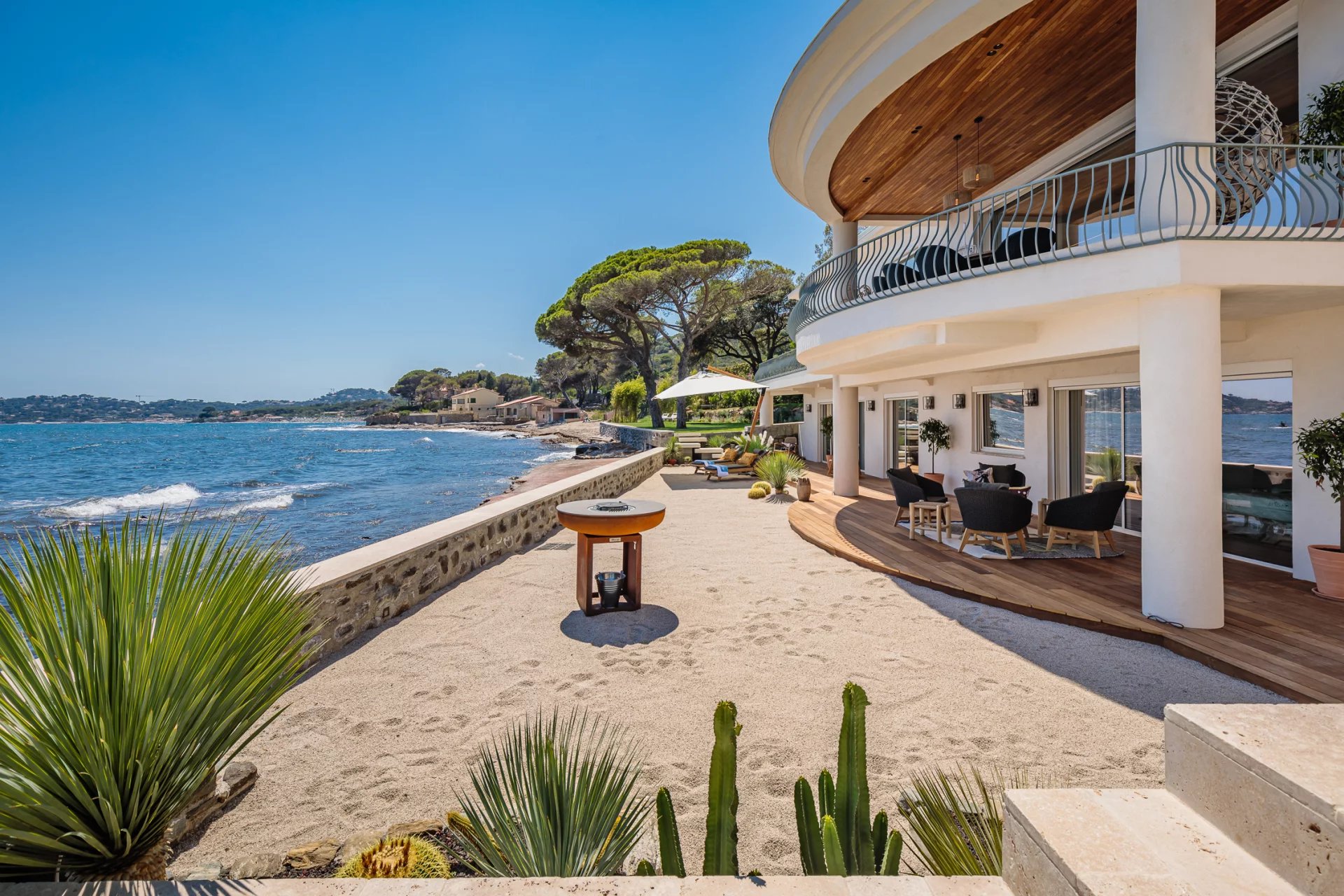 Entre Cannes et Saint Tropez - Villa pieds dans l'eau - Les Issambres