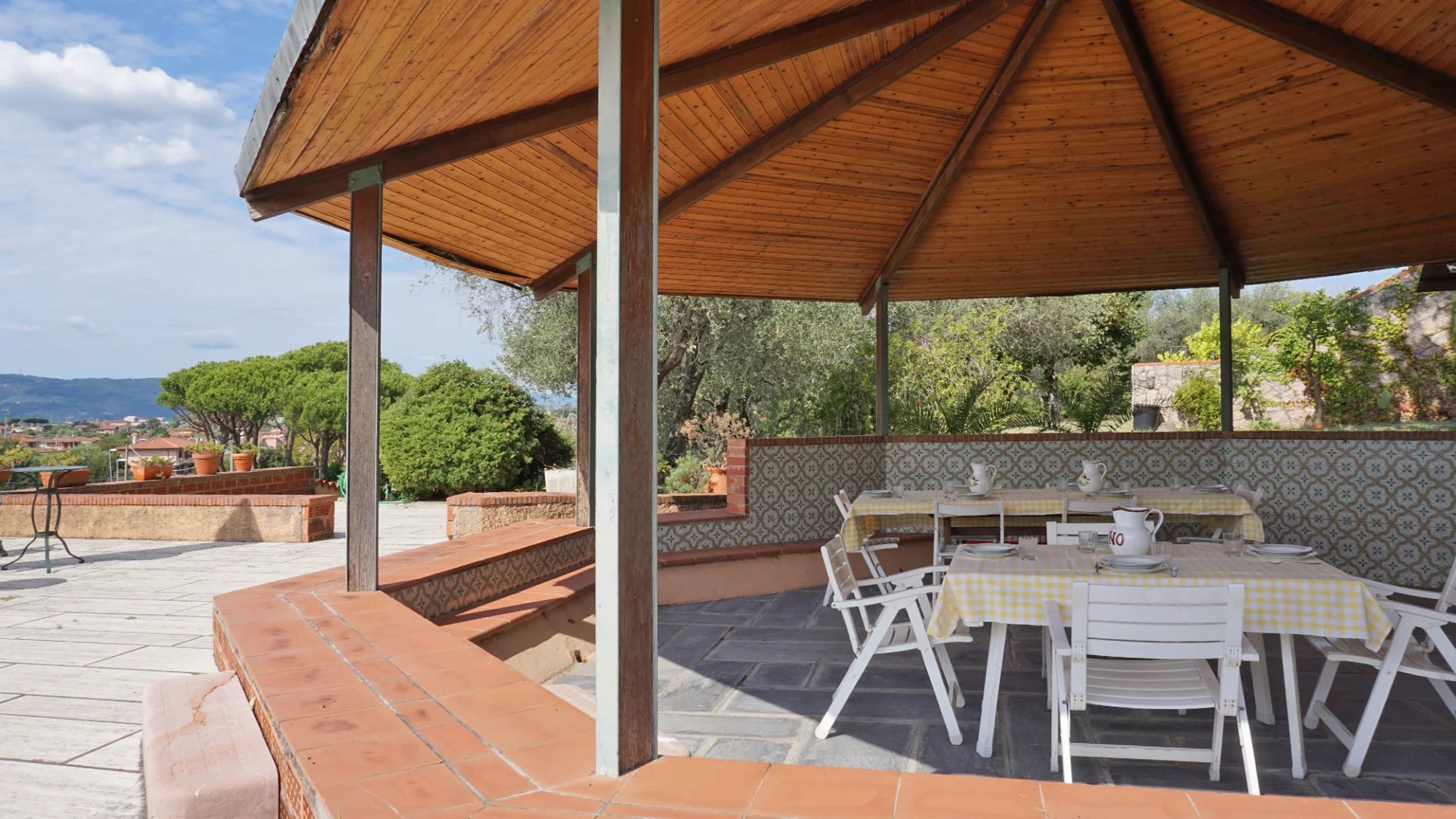 Elégante villa avec piscine, vignoble et grand terrain à une courte distance de la mer