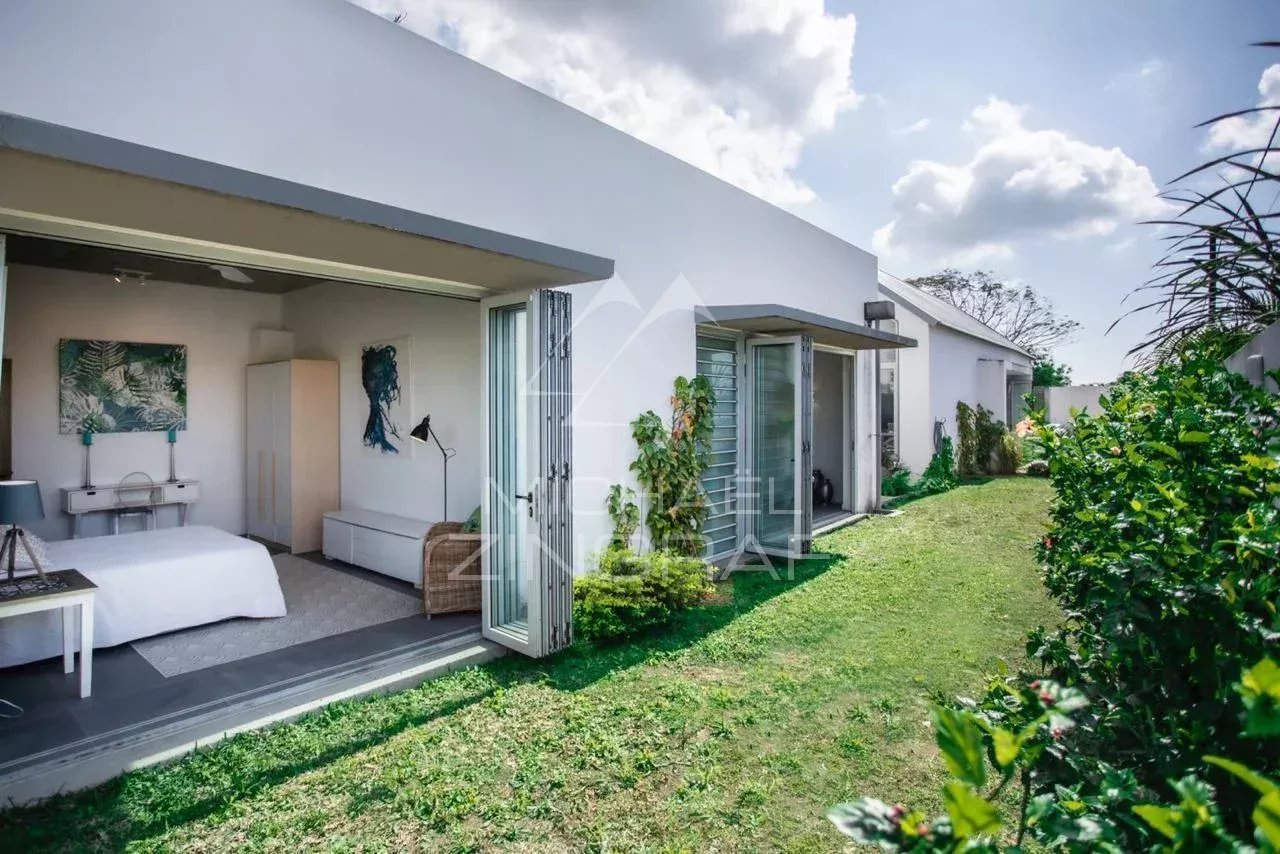 AUSSERGEWÖHNLICHE VILLA IM HERZEN DER ÜPPIGEN NATUR VON PETIT RAFFRAY