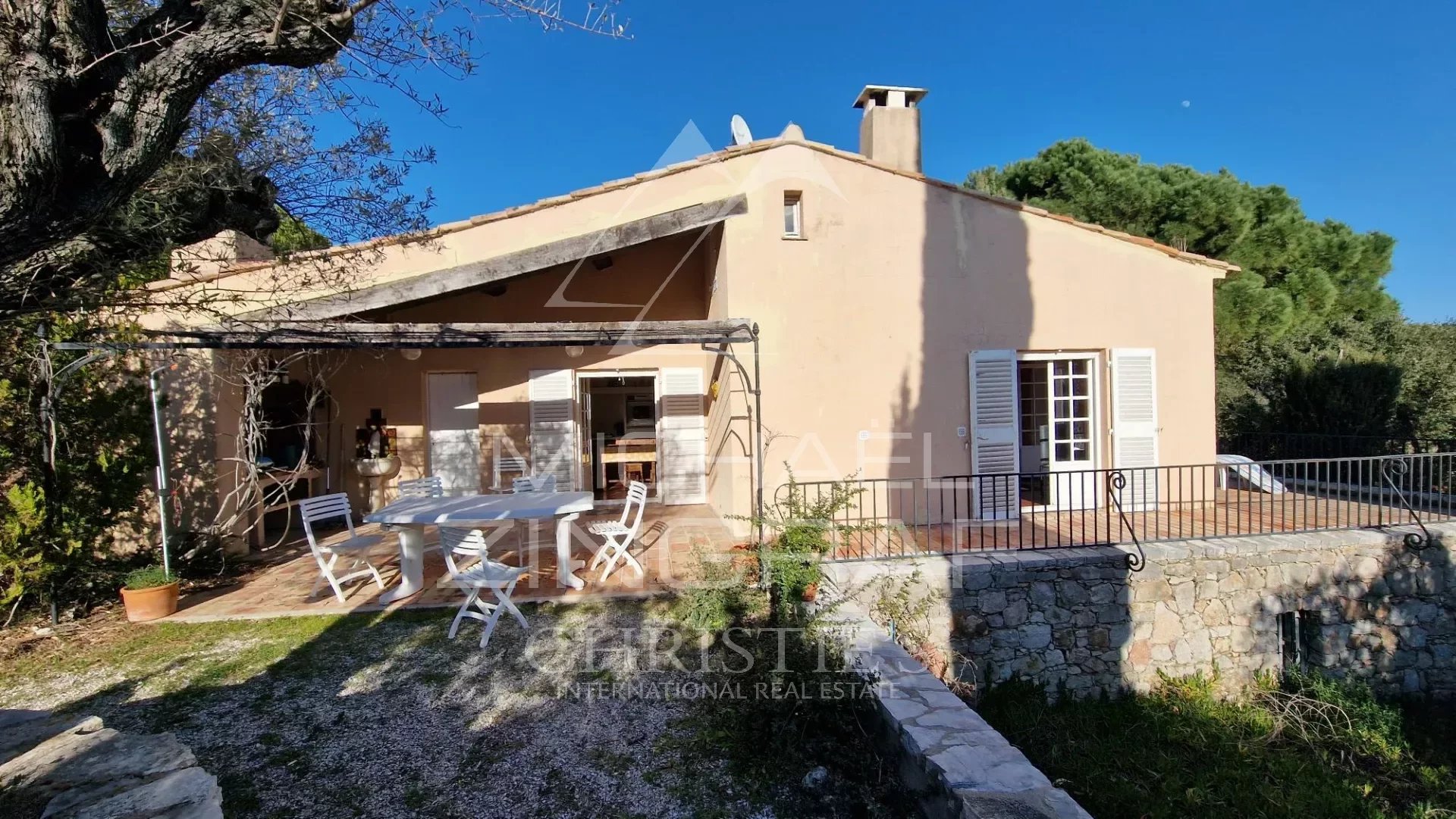 Only 250 meters from Pampelonne beaches - Opportunity for a beautiful property to renovate