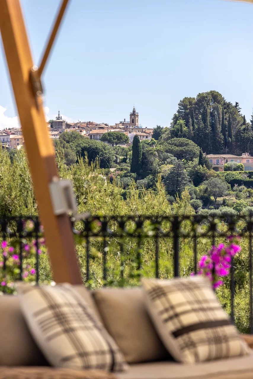 MOUGINS - Magnifique villa avec vue mer