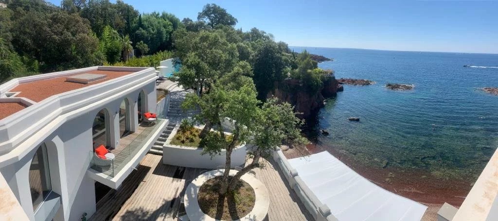 Proche Cannes - Villa pieds dans l'eau