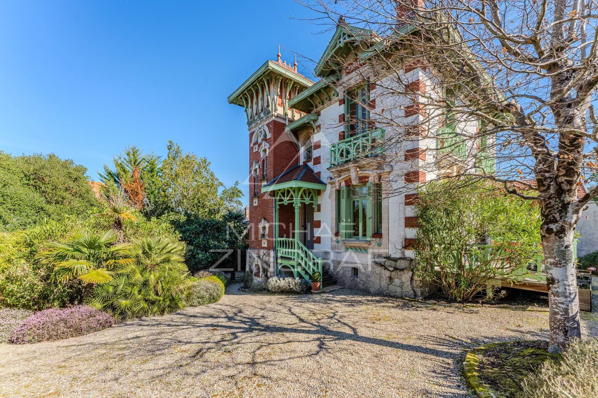 VILLA TYPIQUE ARCACHONNAISE DE 6 PIÈCES AVEC VUE BASSIN