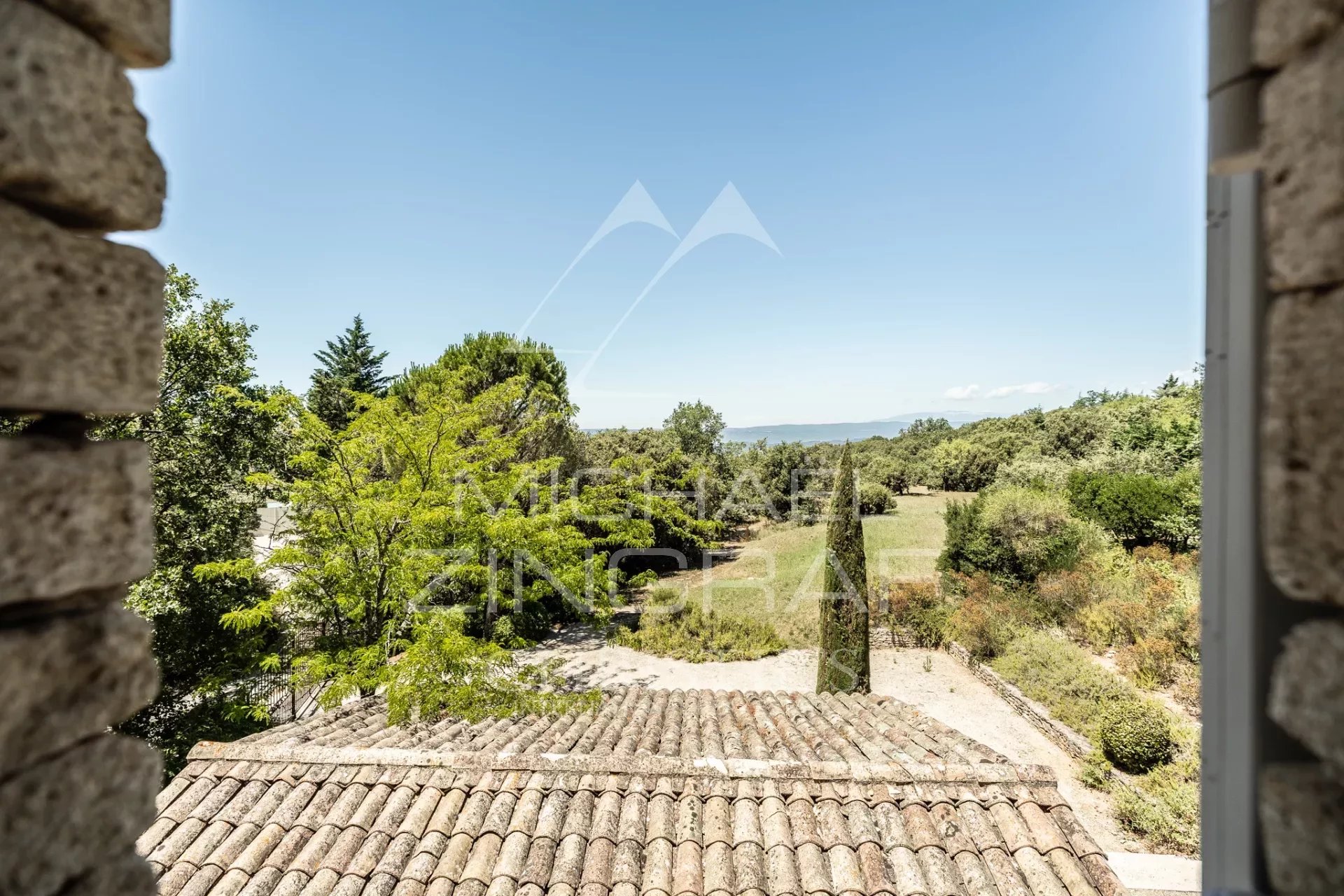 Charming stone farmhouse near Bonnieux village center