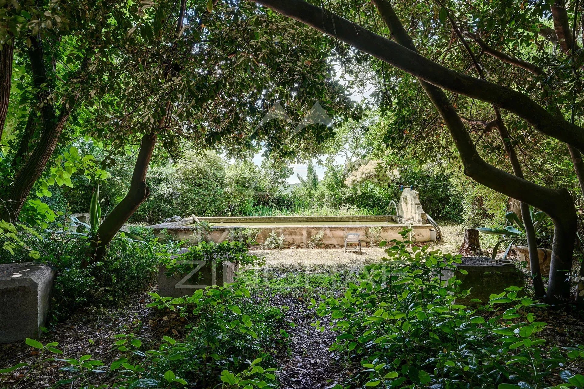 Entre Uzès et les Cévennes : Au coeur du village magnifique propriété